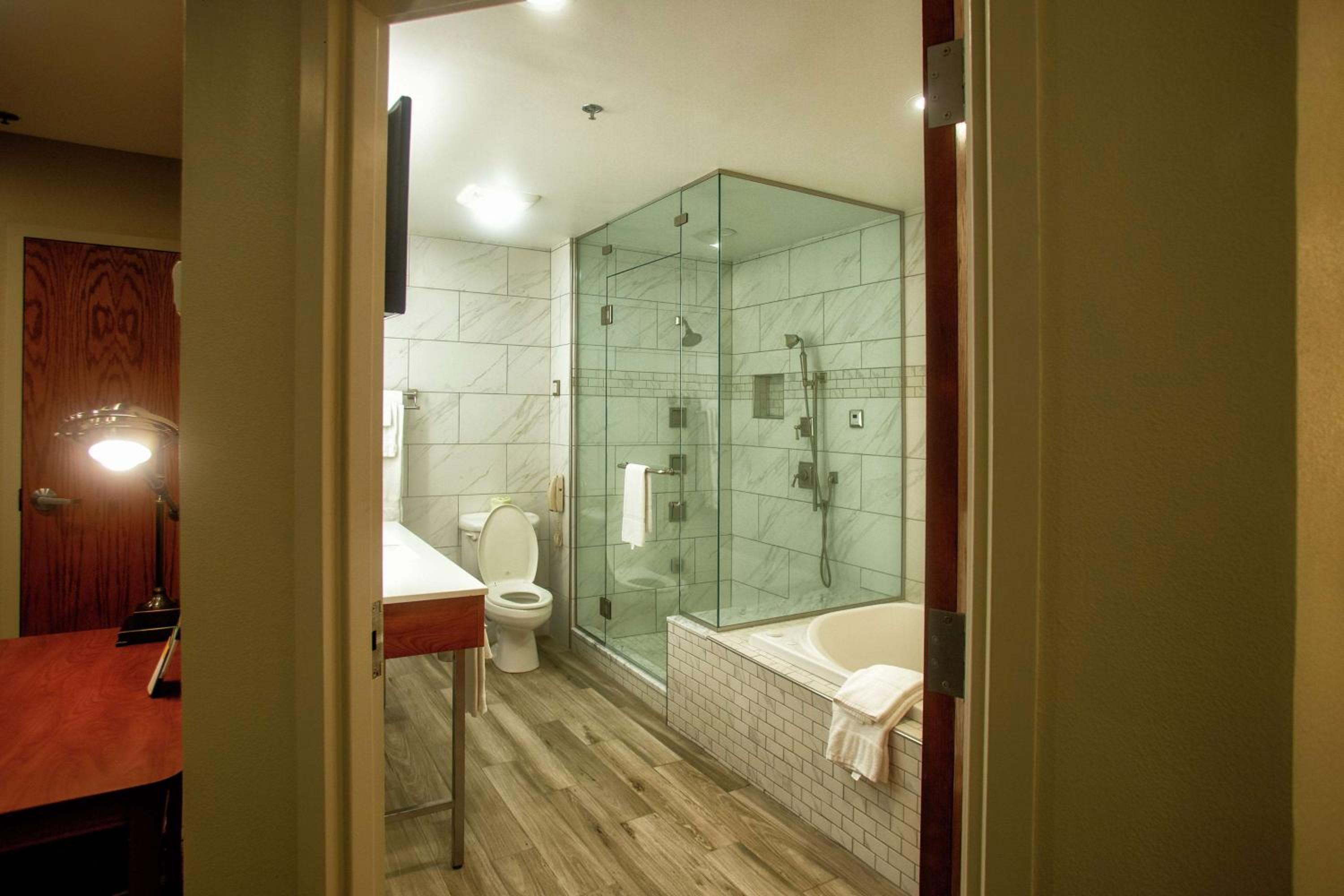 King Studio with Spa Bath - Non-Smoking - Photo 5