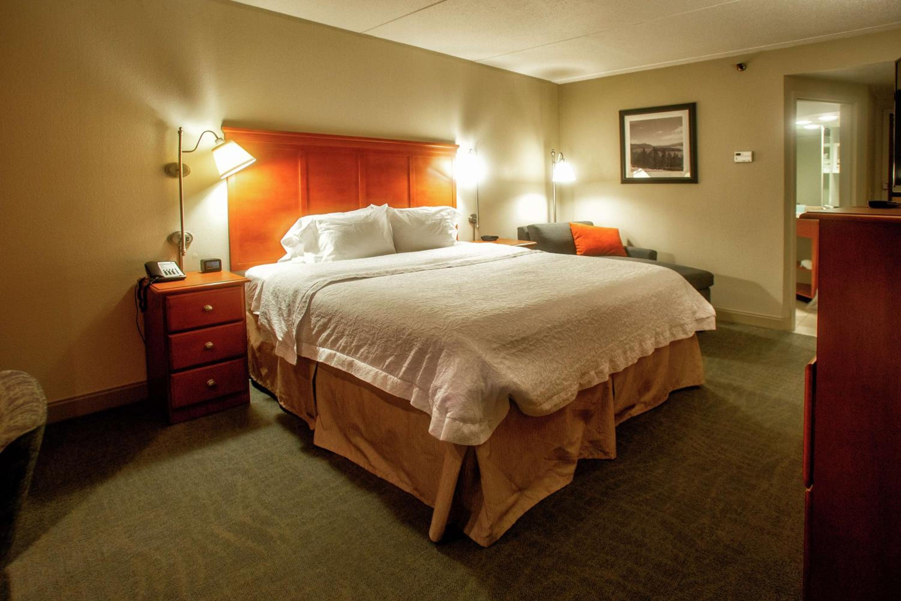 King Room with King Bed - Non-Smoking - Photo 1