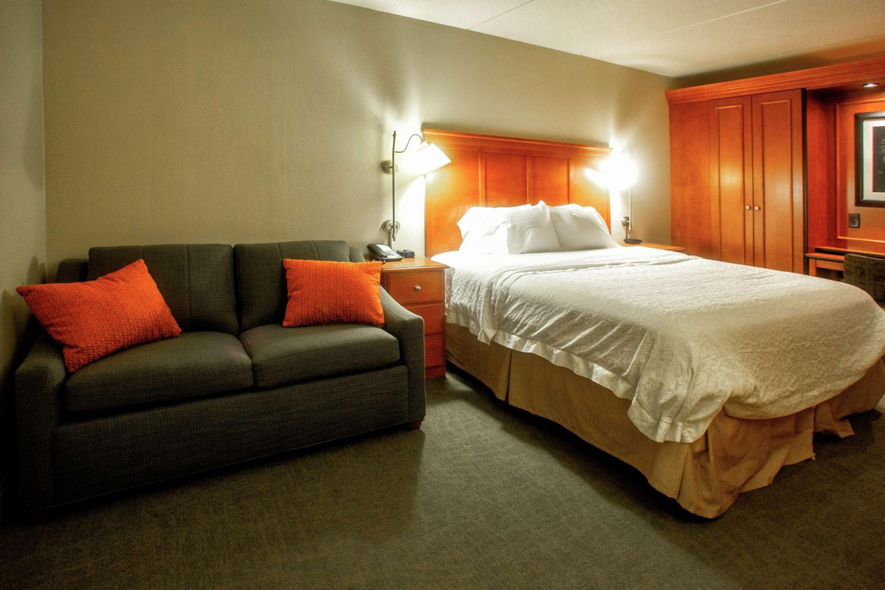 King Room with Sofa Bed and Study - Non-Smoking - Photo 1