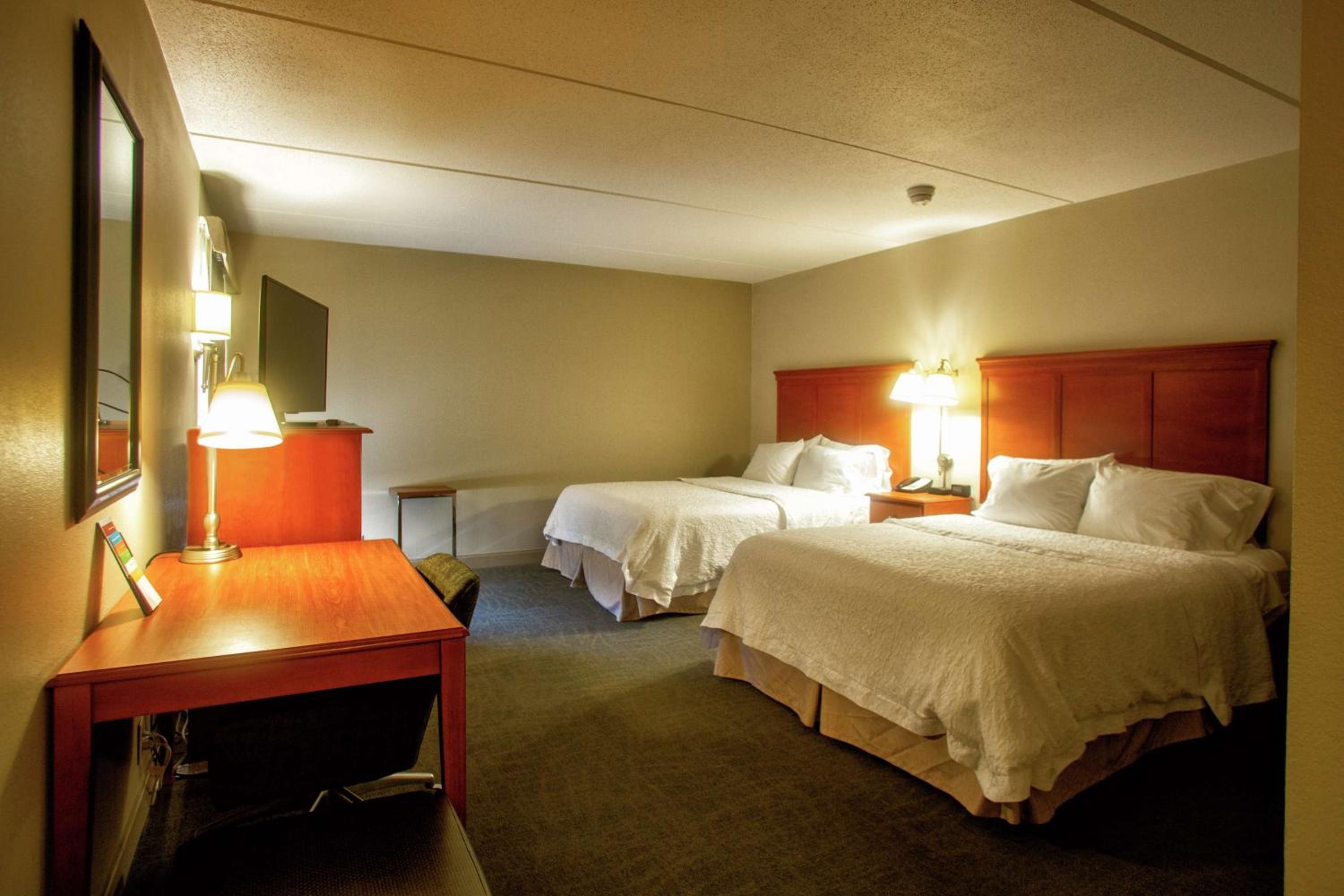 Queen Room with Two Queen Beds - Mobility and Hearing Access/Non-Smoking photo 2