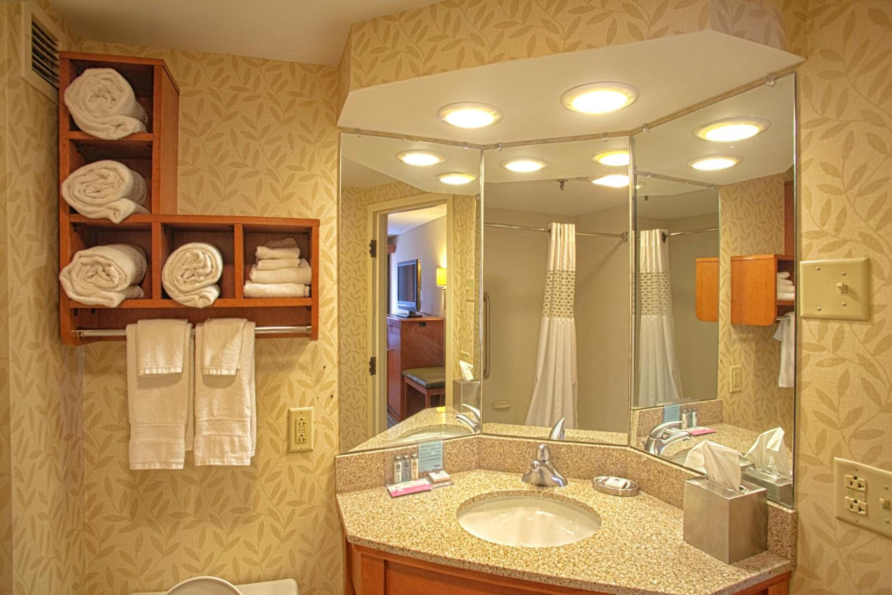 Queen Room - Non-Smoking - Photo 2