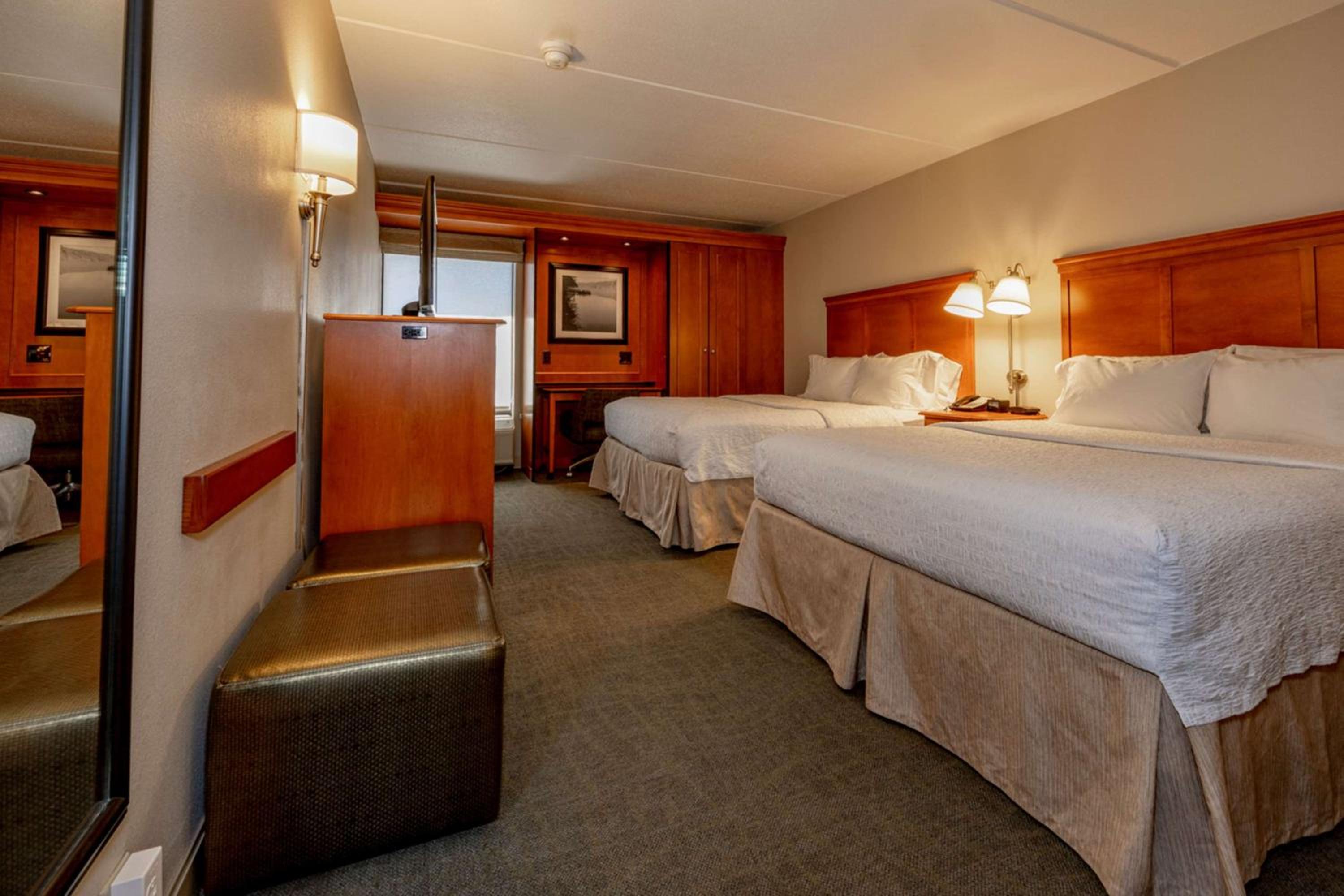 Room with Two Queen Beds - Non-Smoking - Photo 3