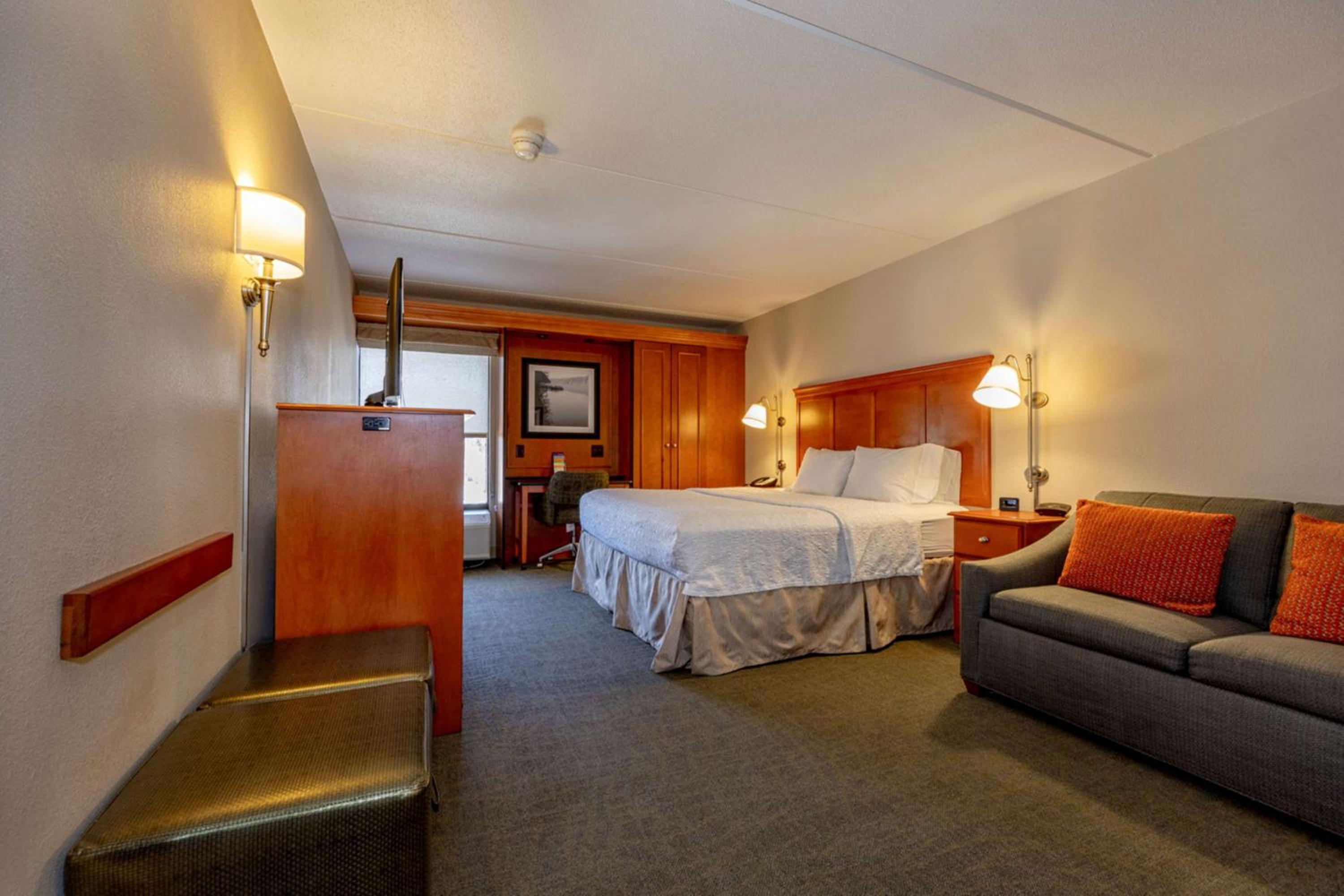 King Room with Sofa Bed and Study - Non-Smoking - Photo 3