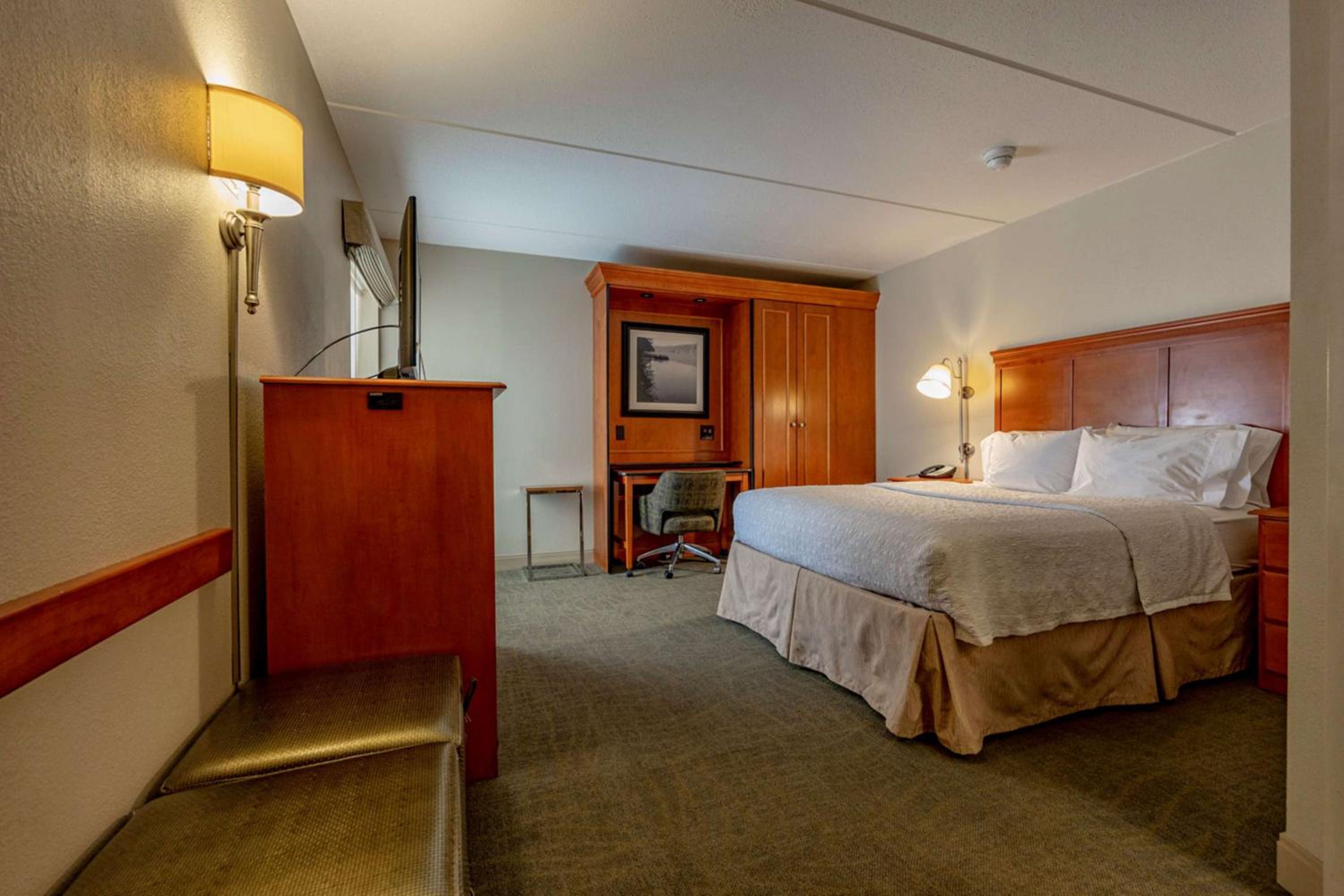 Queen Room - Non-Smoking - Photo 1