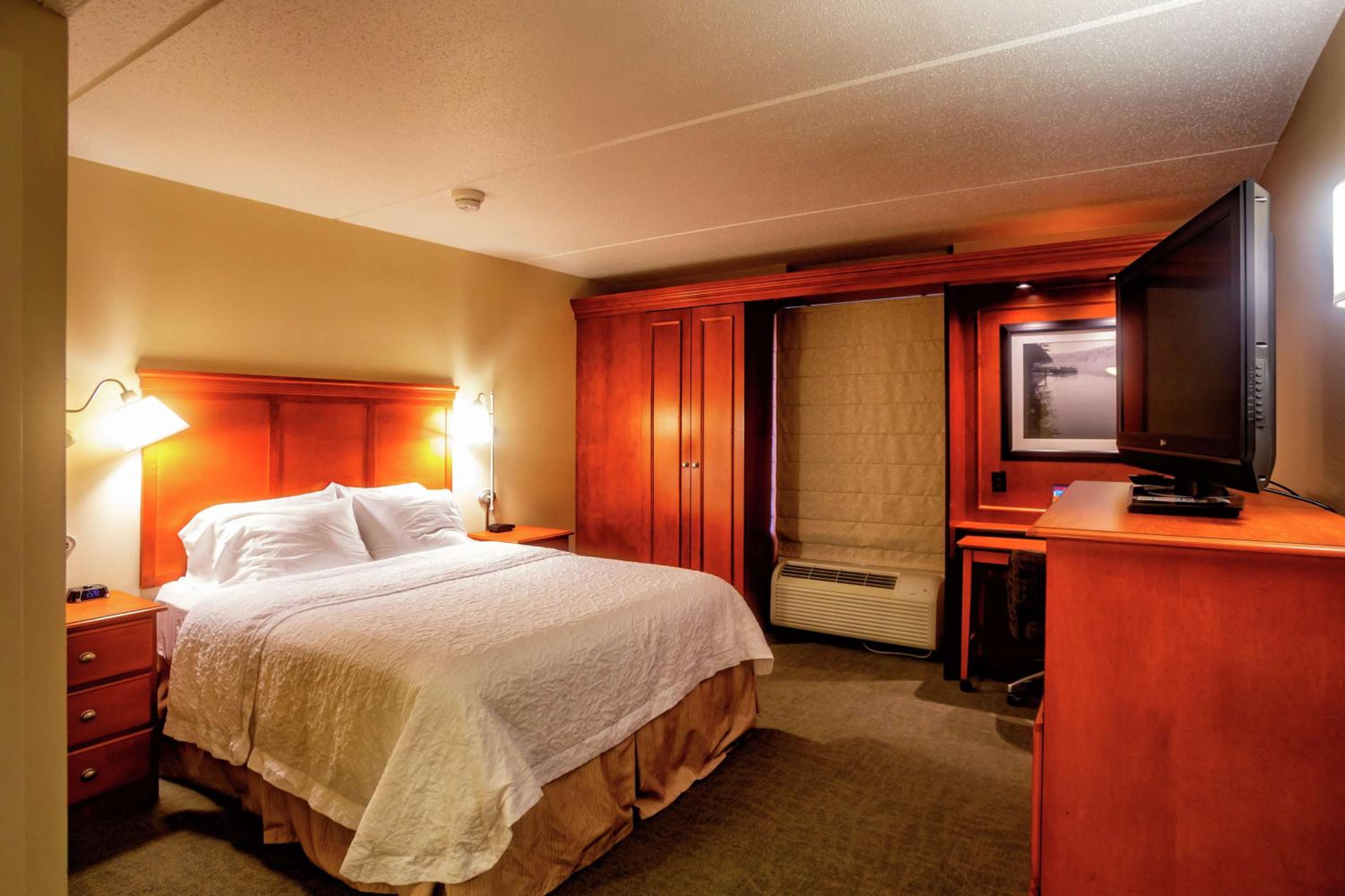 Queen Room - Non-Smoking - Photo 3