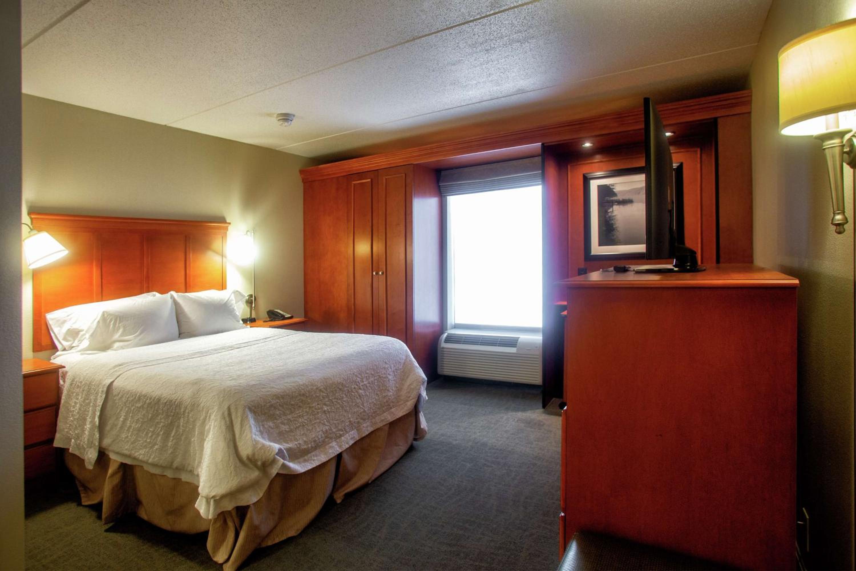 Queen Room - Non-Smoking - Photo 4