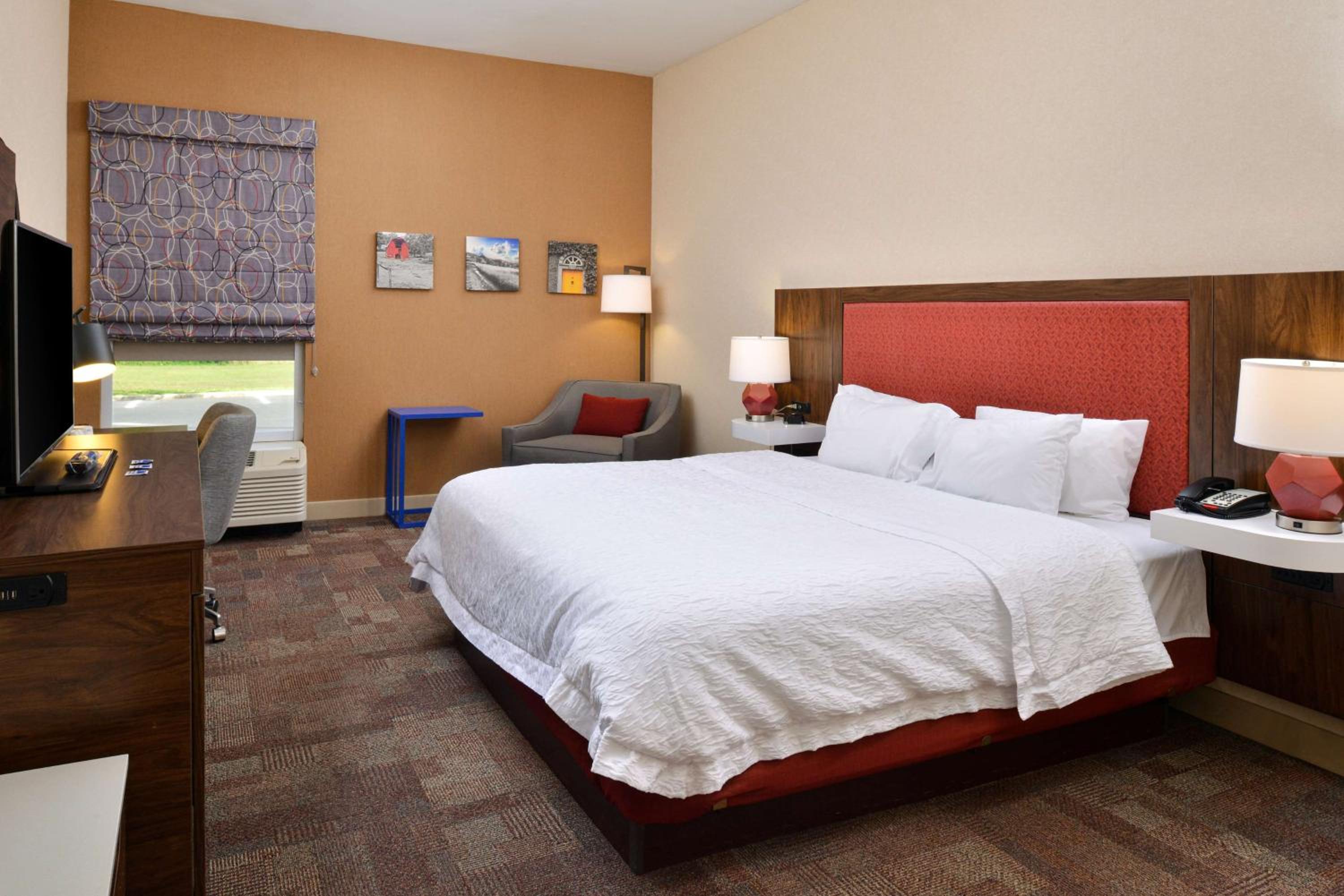 King Room with Sofa Bed - Non-Smoking photo 1