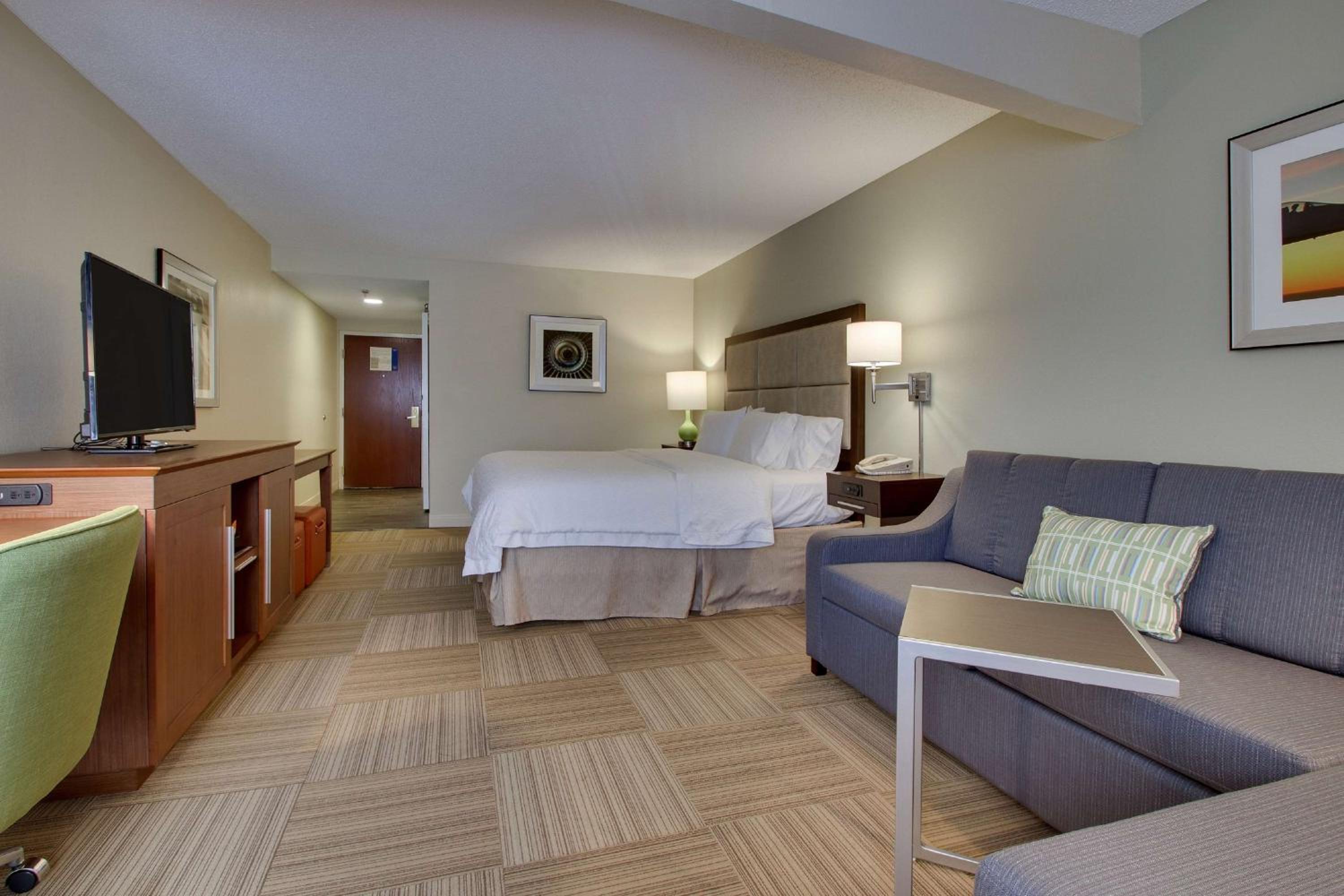 Deluxe King Room - Photo 2