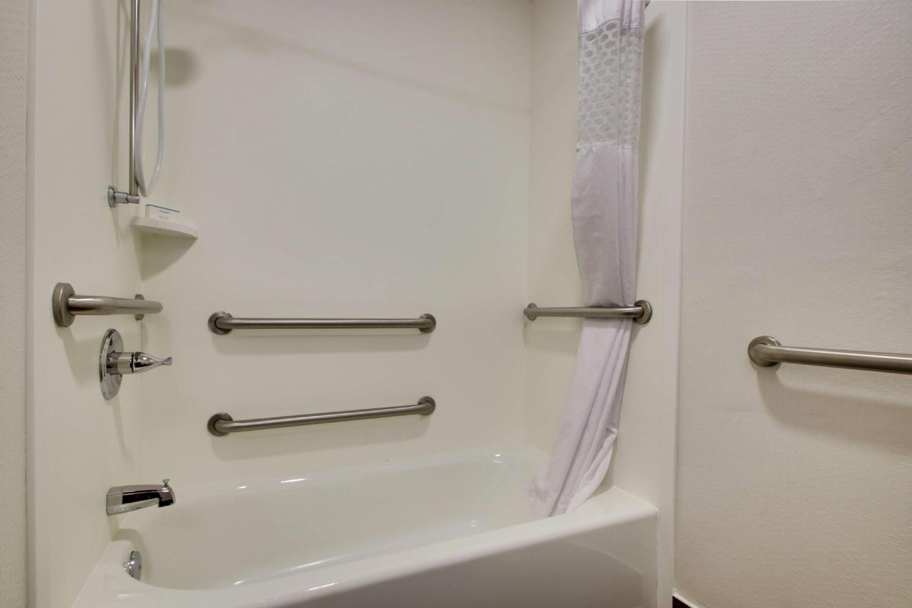 King Room with Accessible Tub - Mobility and Hearing Access/Non-Smoking - Photo 2