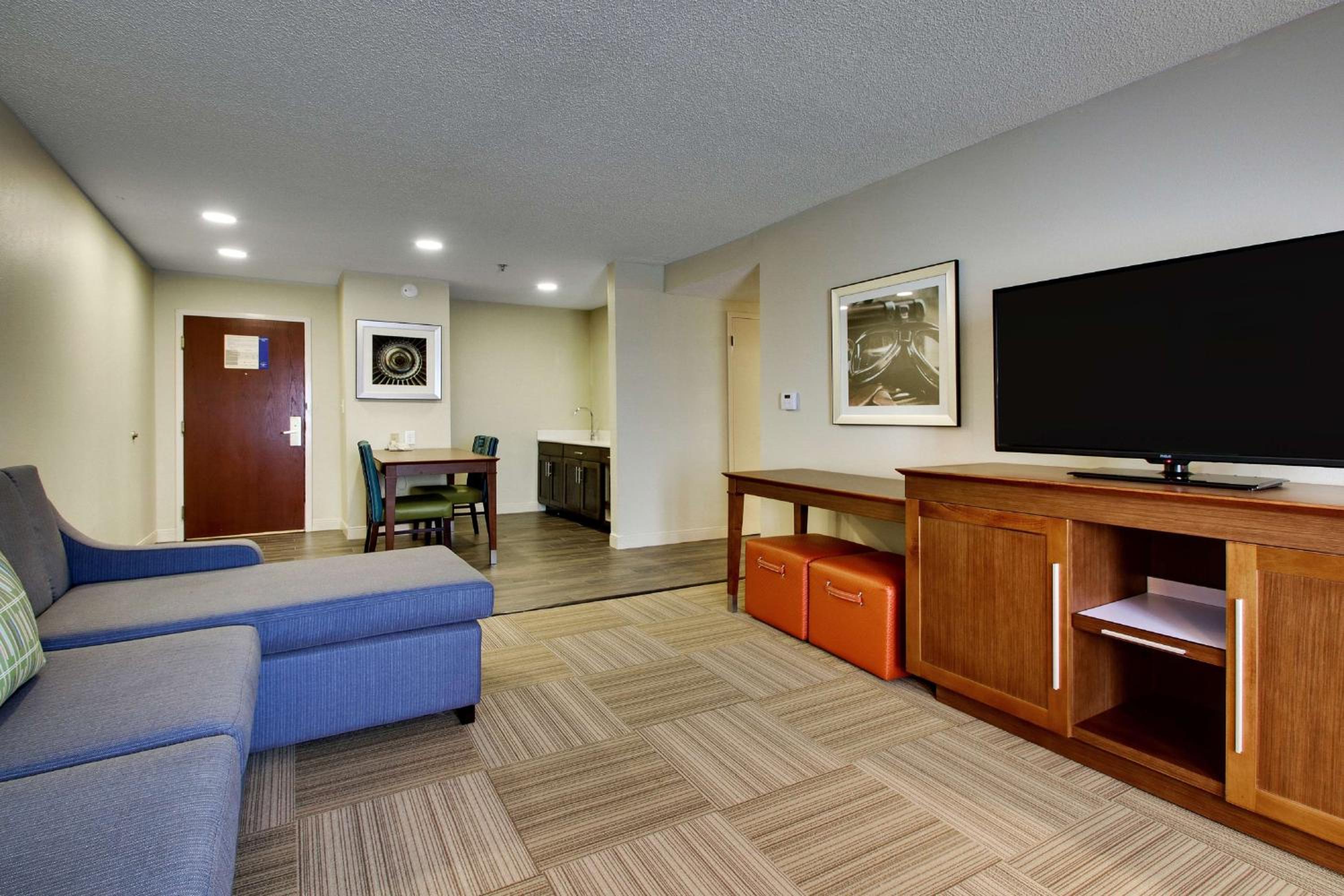 One-Bedroom King Suite - Non-Smoking - Photo 2
