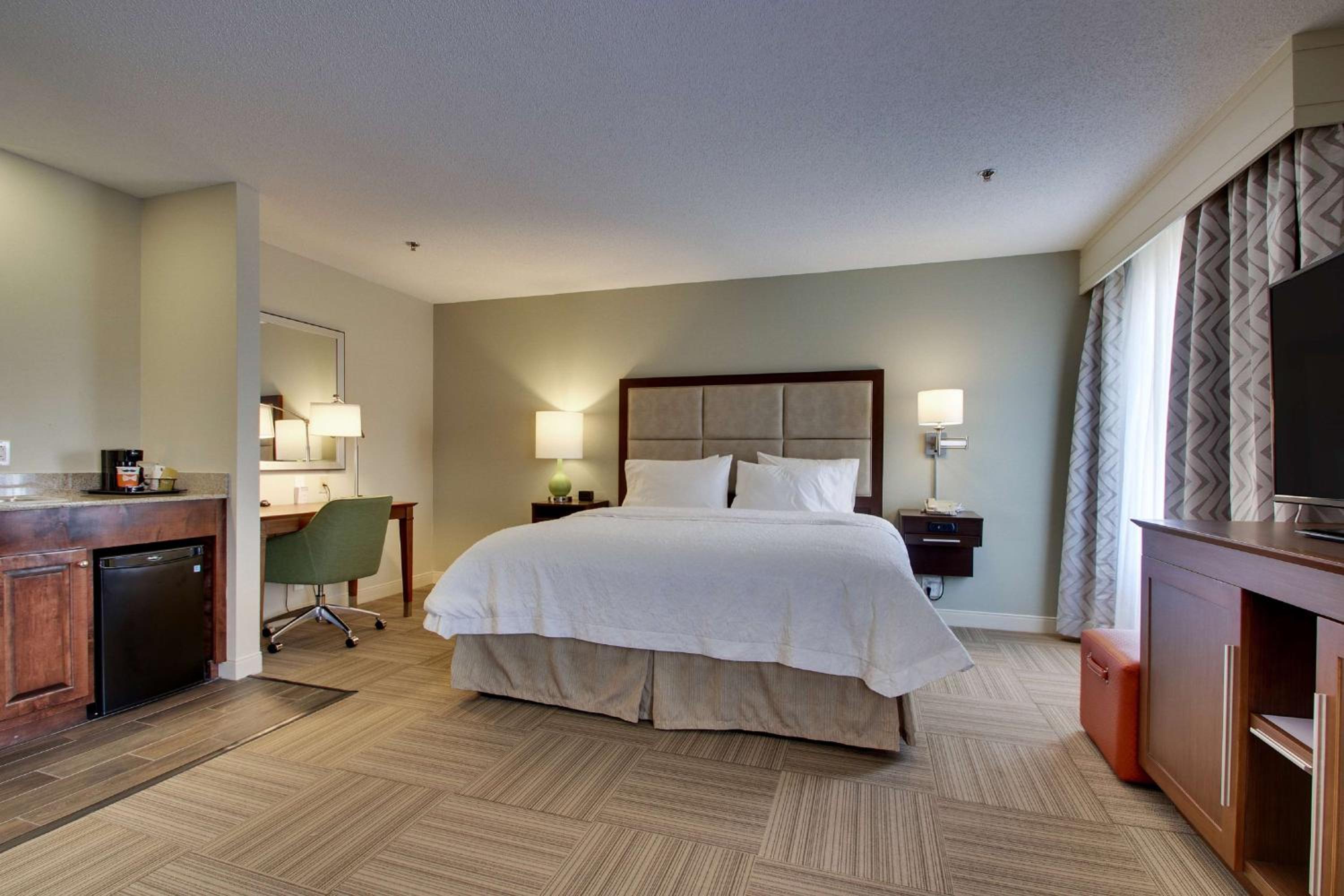 Deluxe King Room - Photo 1