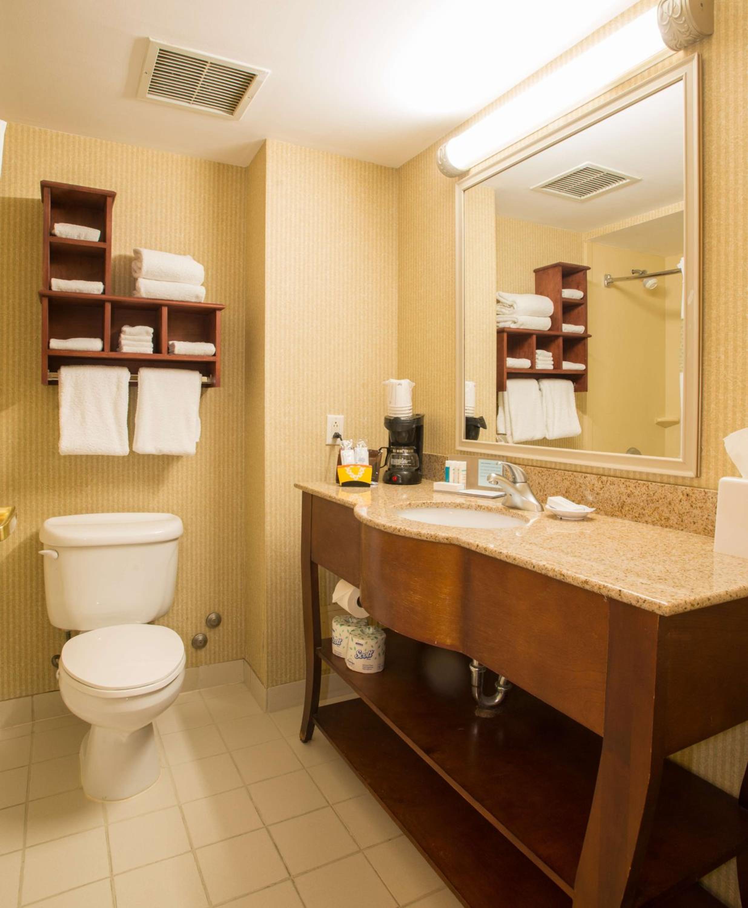 Deluxe King Room - Non-Smoking - Photo 4