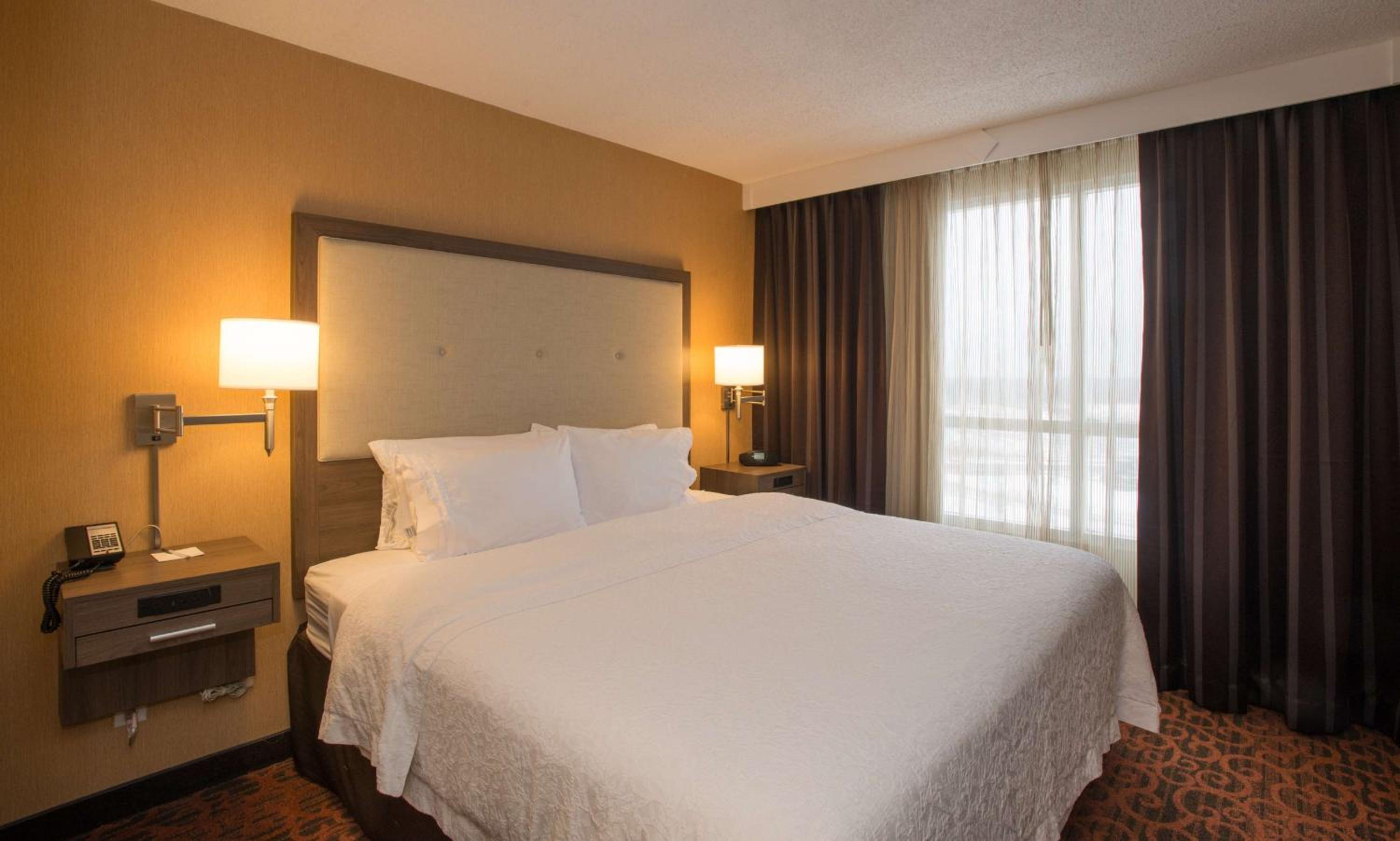 One-Bedroom King Suite - Non-Smoking - Photo 3