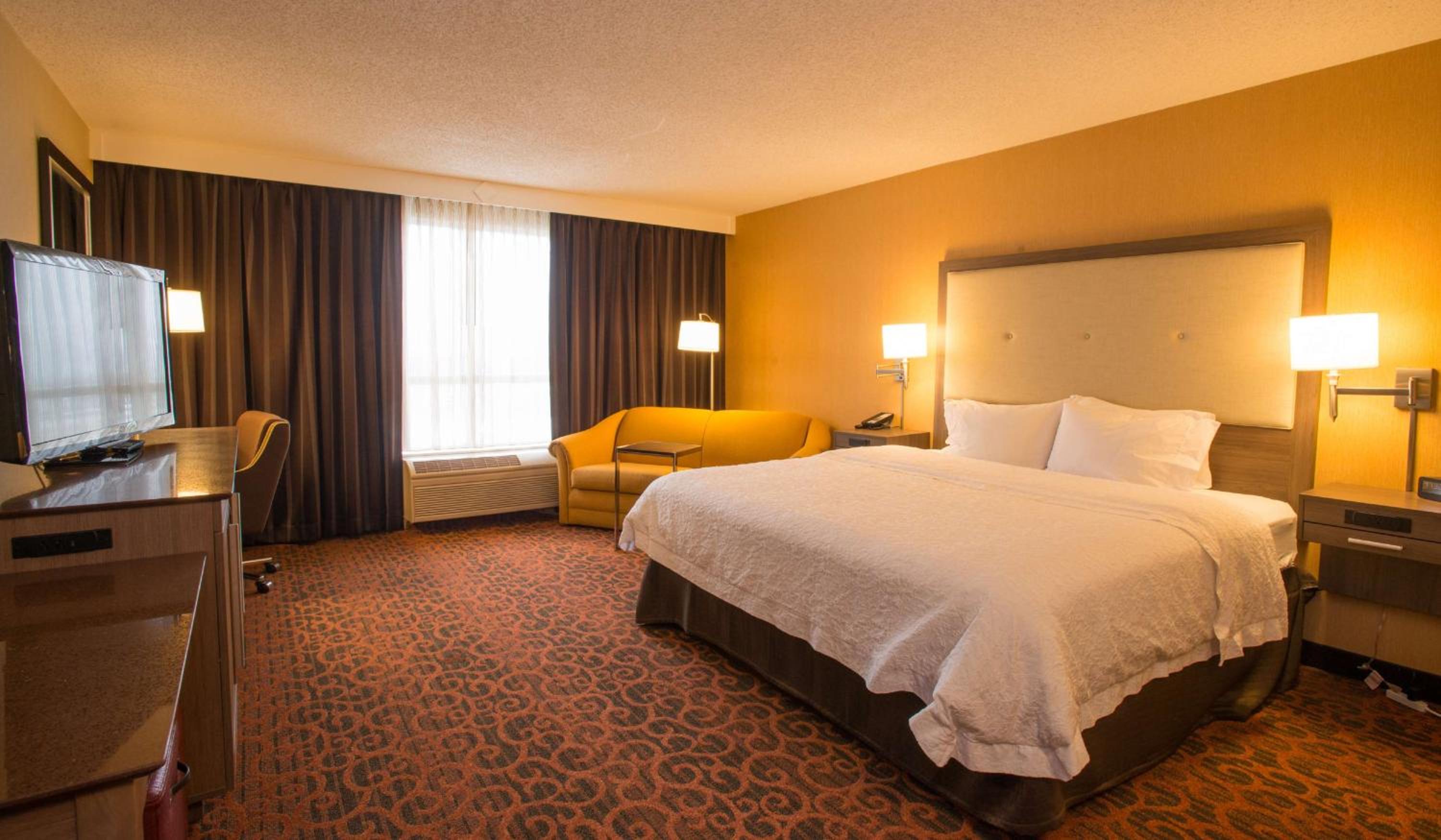 Deluxe King Room - Non-Smoking - Photo 1
