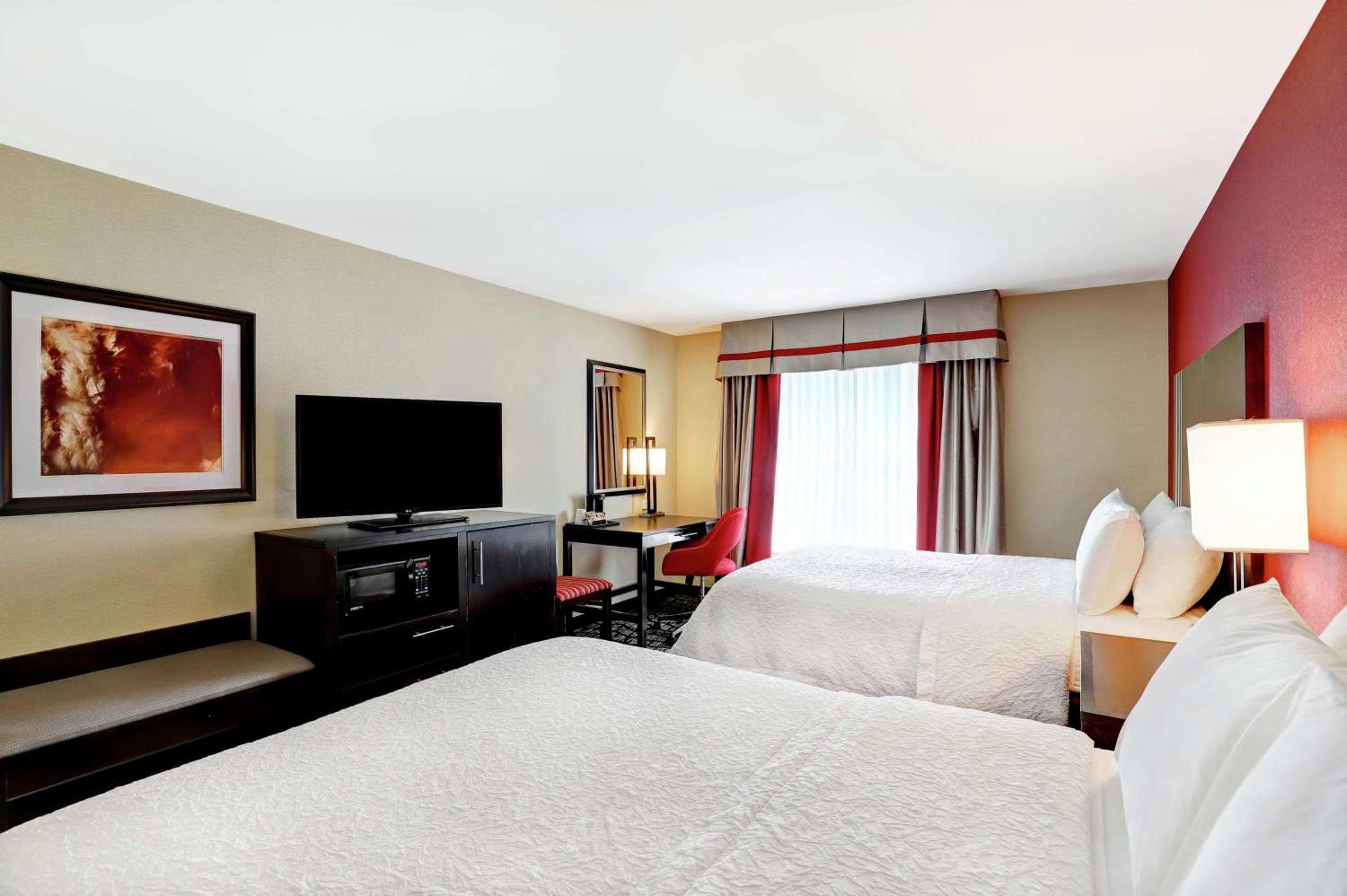 Queen Room with Two Queen Beds - Non-Smoking photo 1