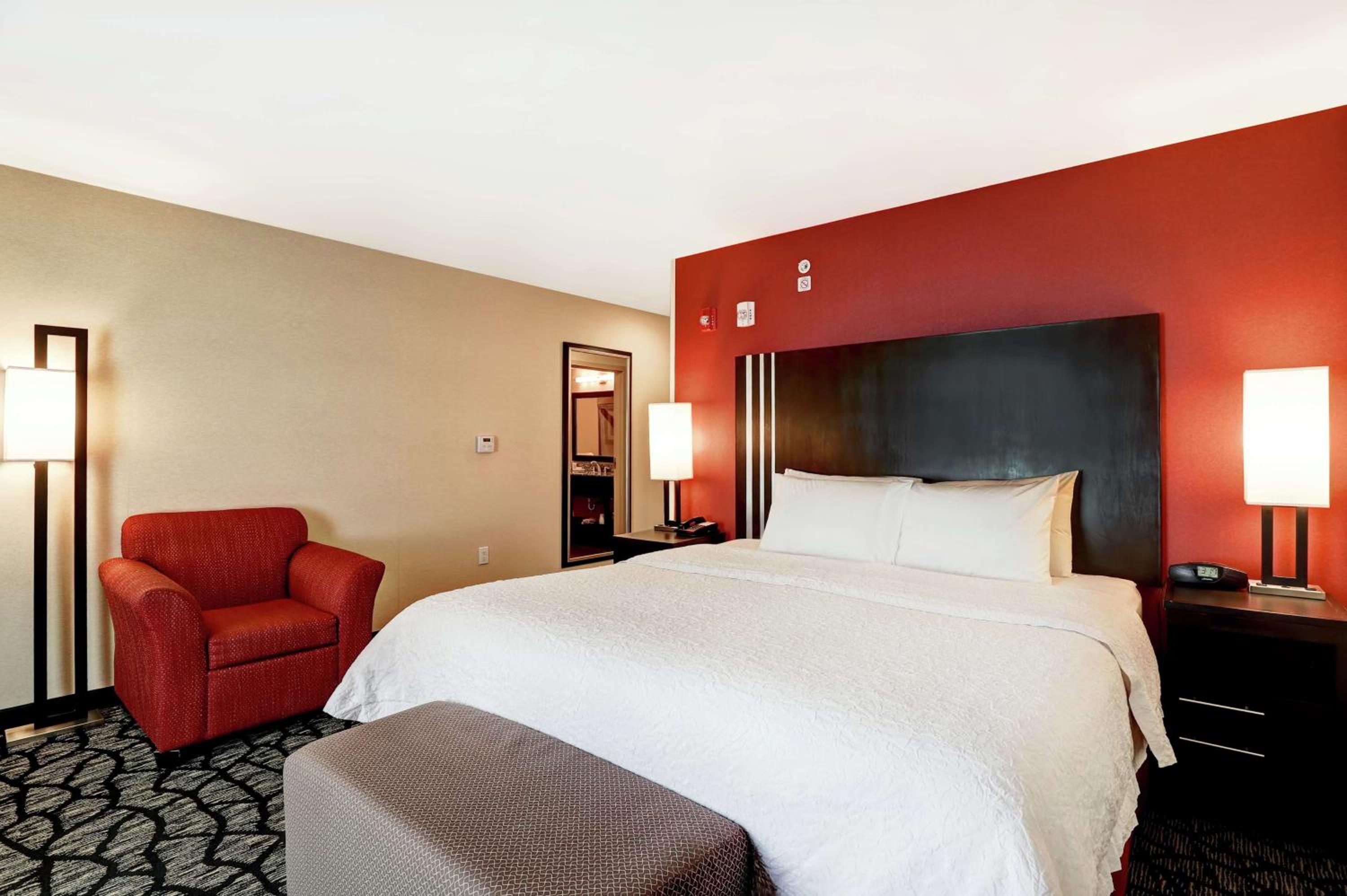 King Room - Non-Smoking photo 3