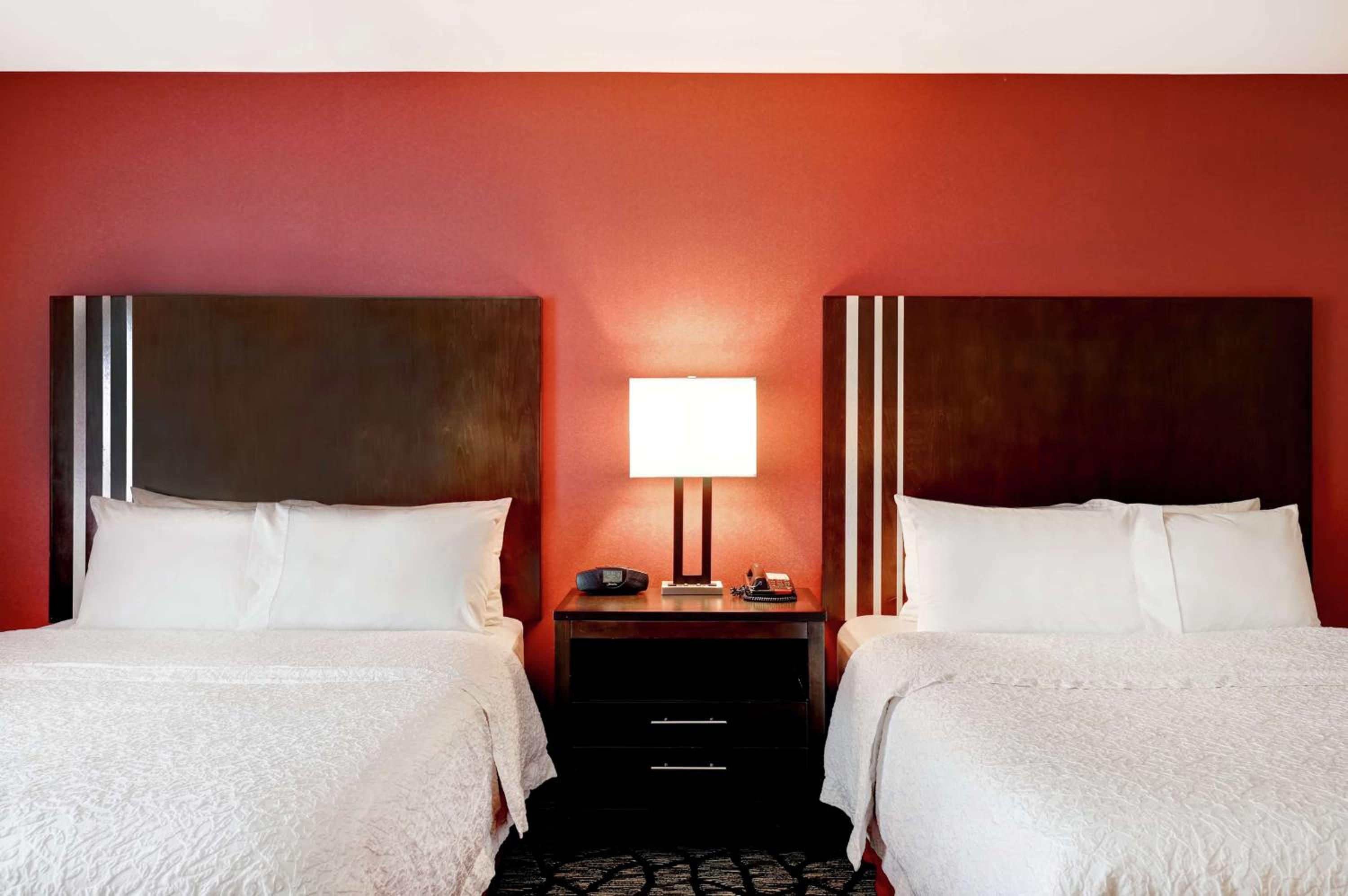 Queen Room with Two Queen Beds - Non-Smoking photo 2