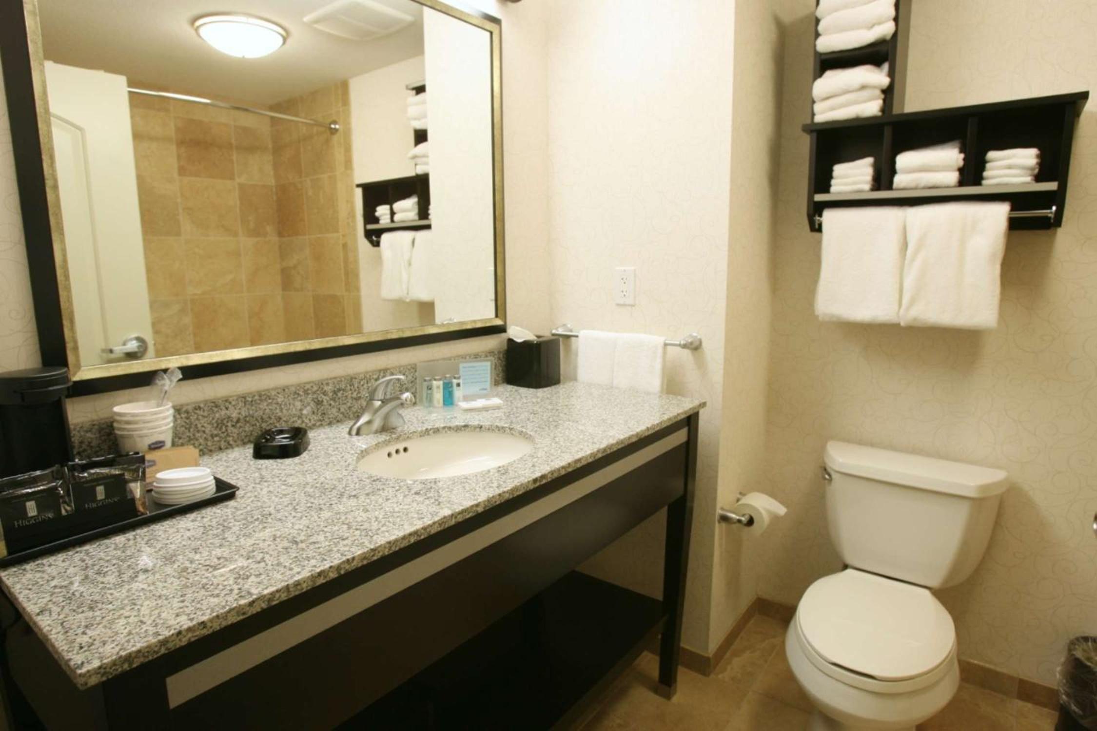 Room with Two Queen Beds - Non-Smoking - Photo 6
