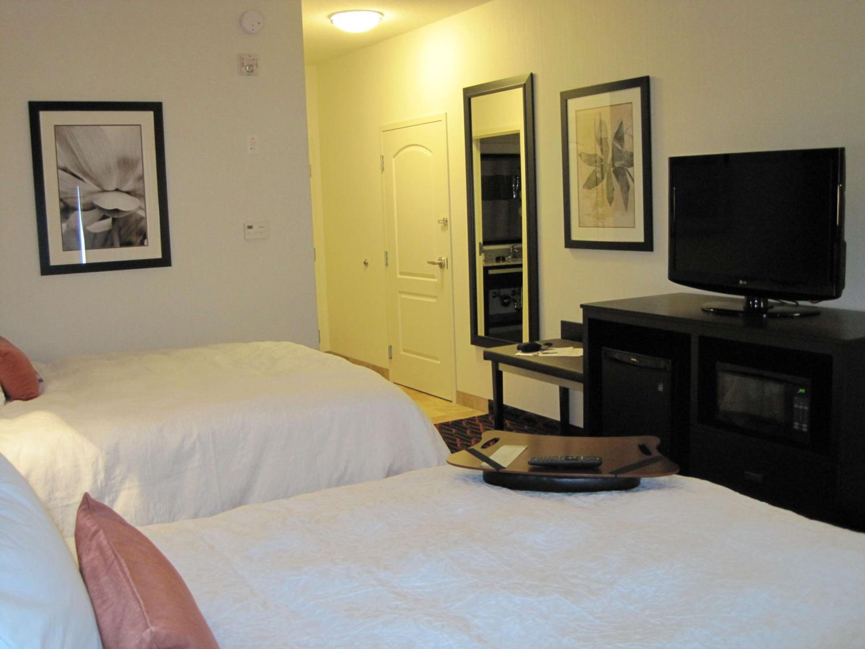 Room with Two Queen Beds - Non-Smoking - Photo 4