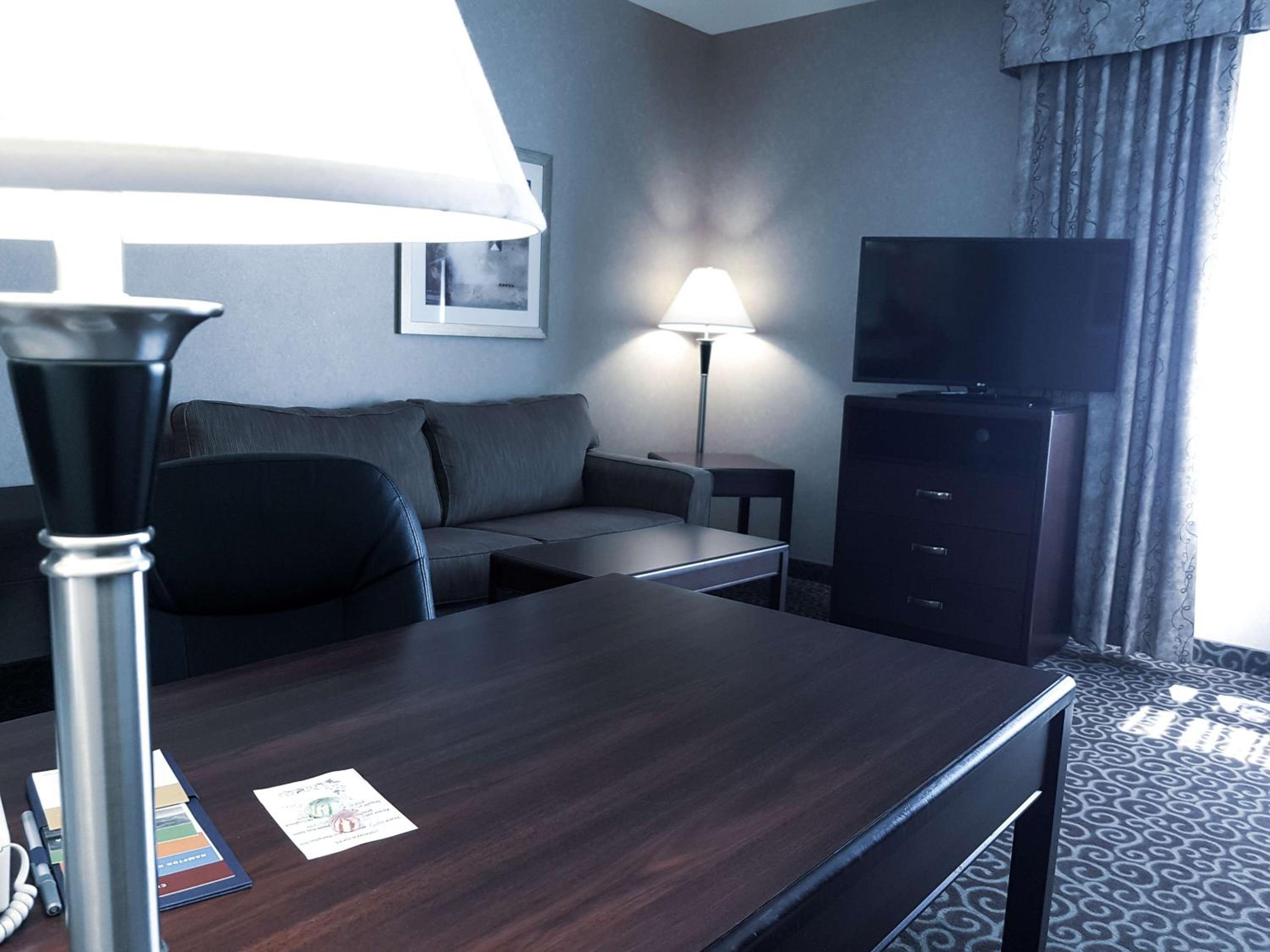 King Suite with Sofa Bed - Non-Smoking - Photo 2
