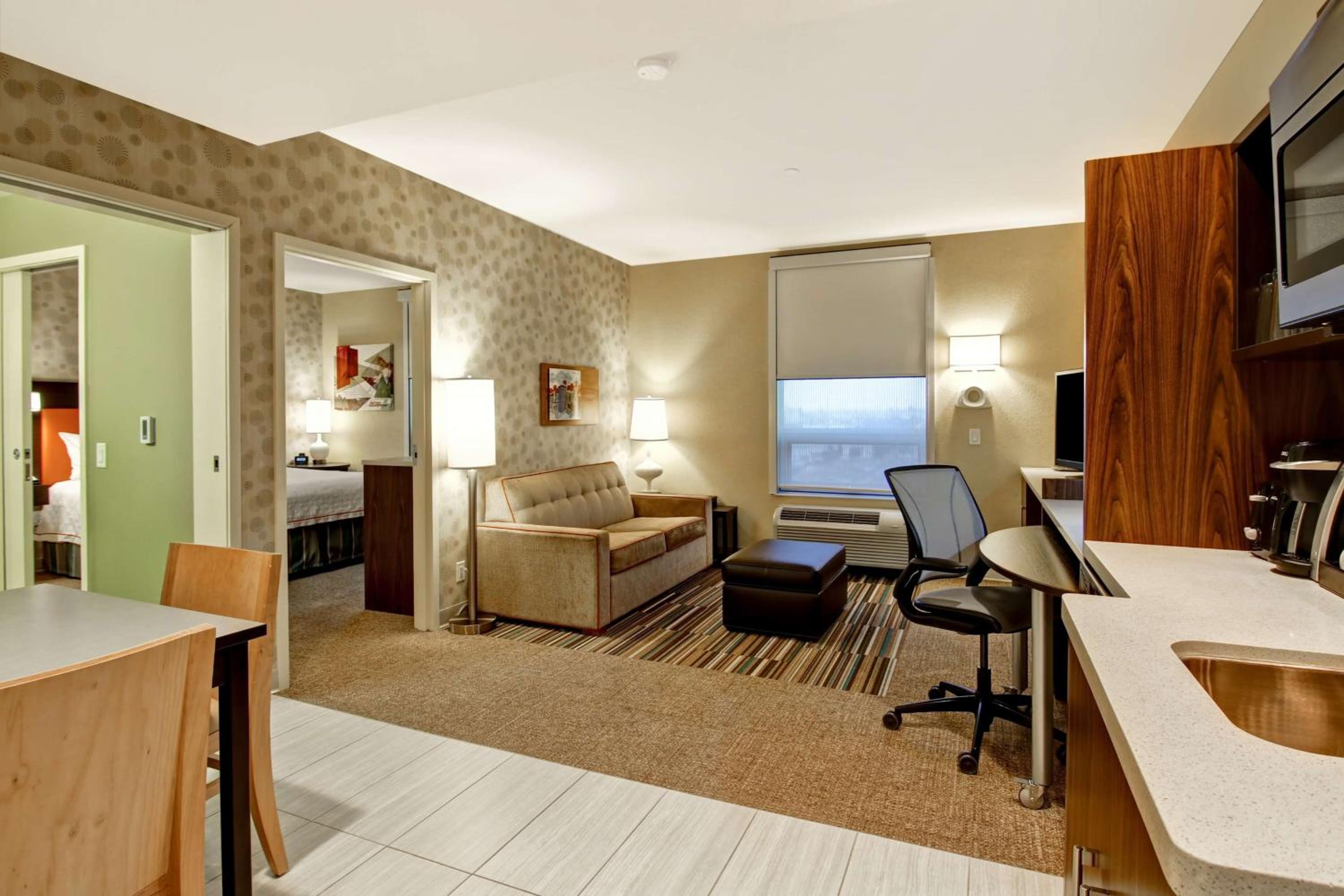 King Suite with Sofa Bed - Non-Smoking thumbnail 5