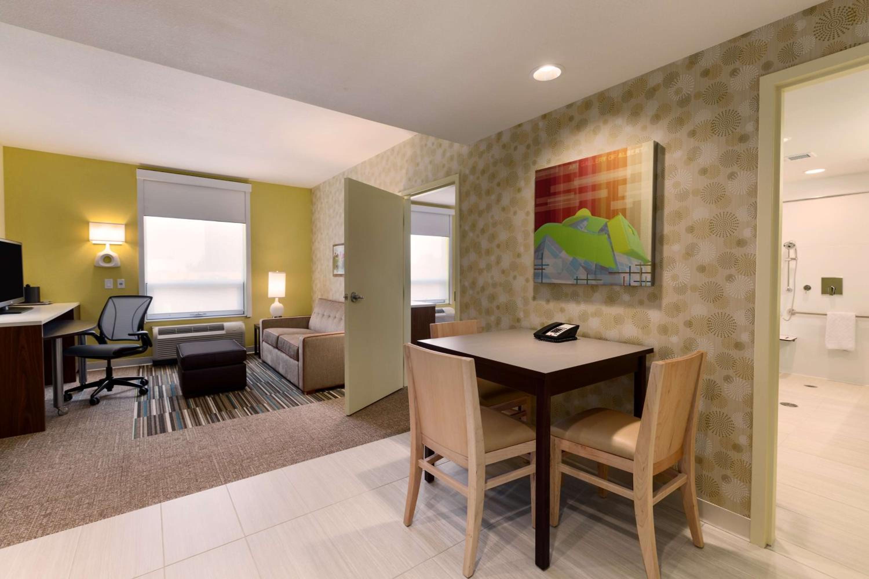 Queen Suite with Roll-In Shower - Mobility and Hearing Access/Non-Smoking