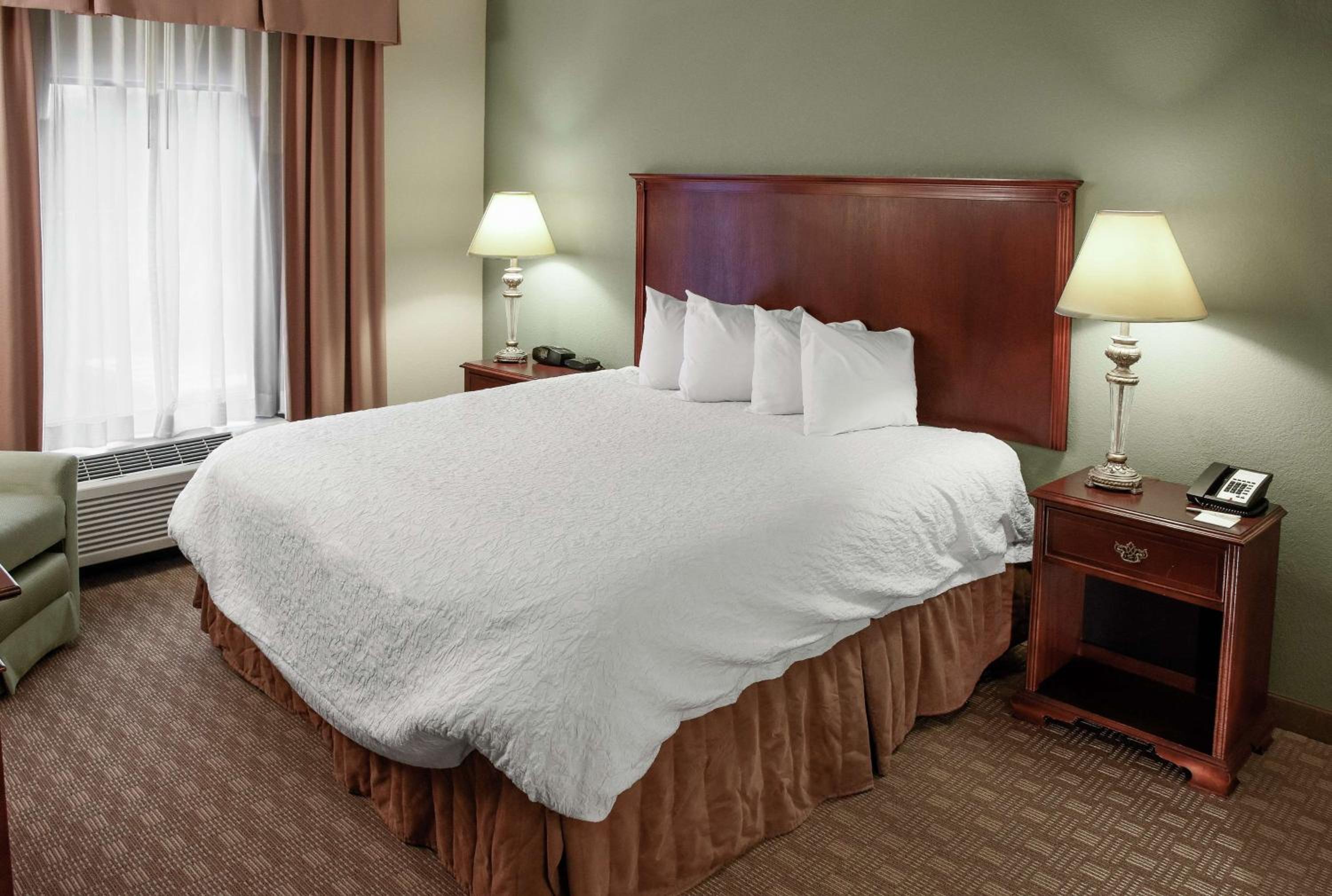 One-Bedroom King Suite with Whirlpool - Non-Smoking  - Photo 1