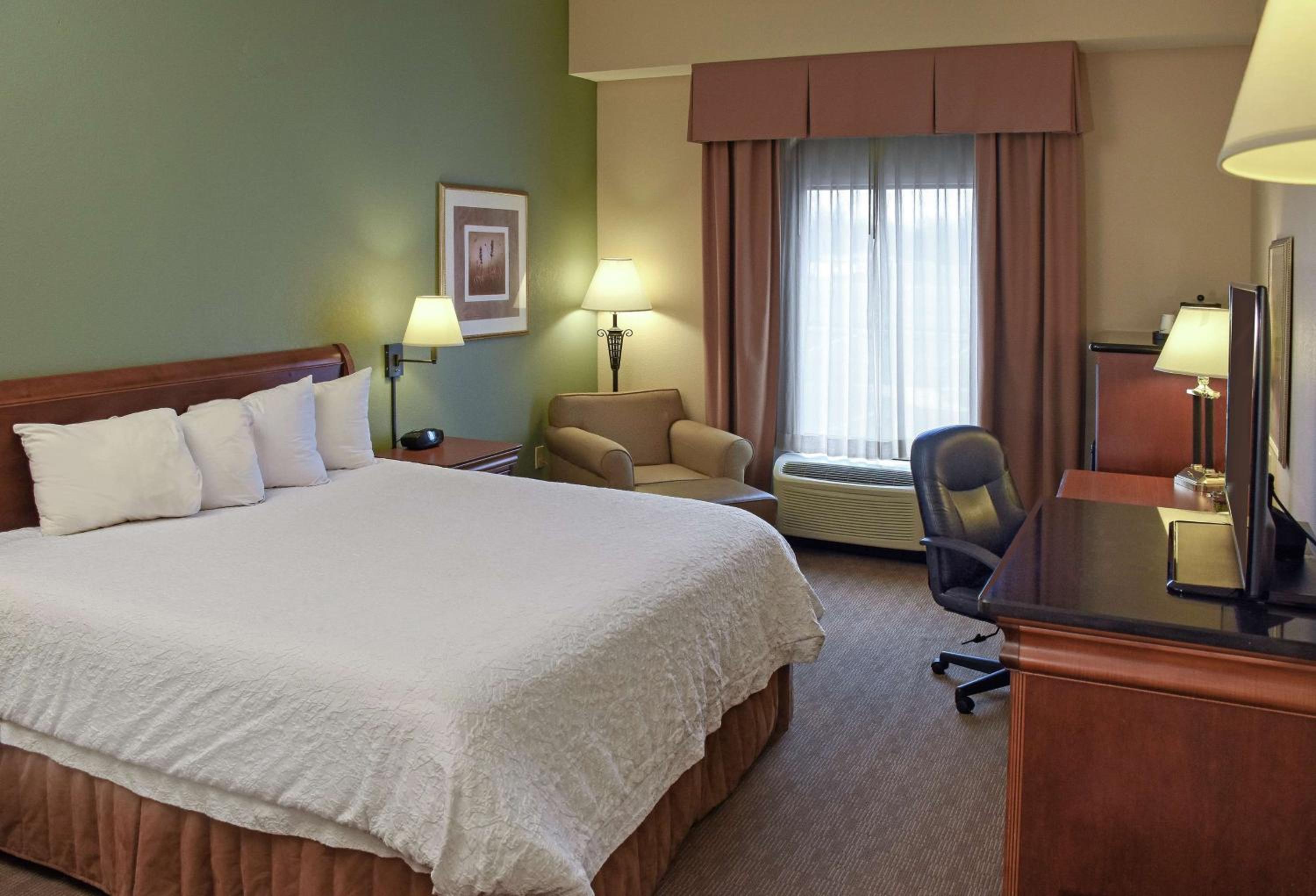 King Room with King Bed - Non-Smoking - Photo 1
