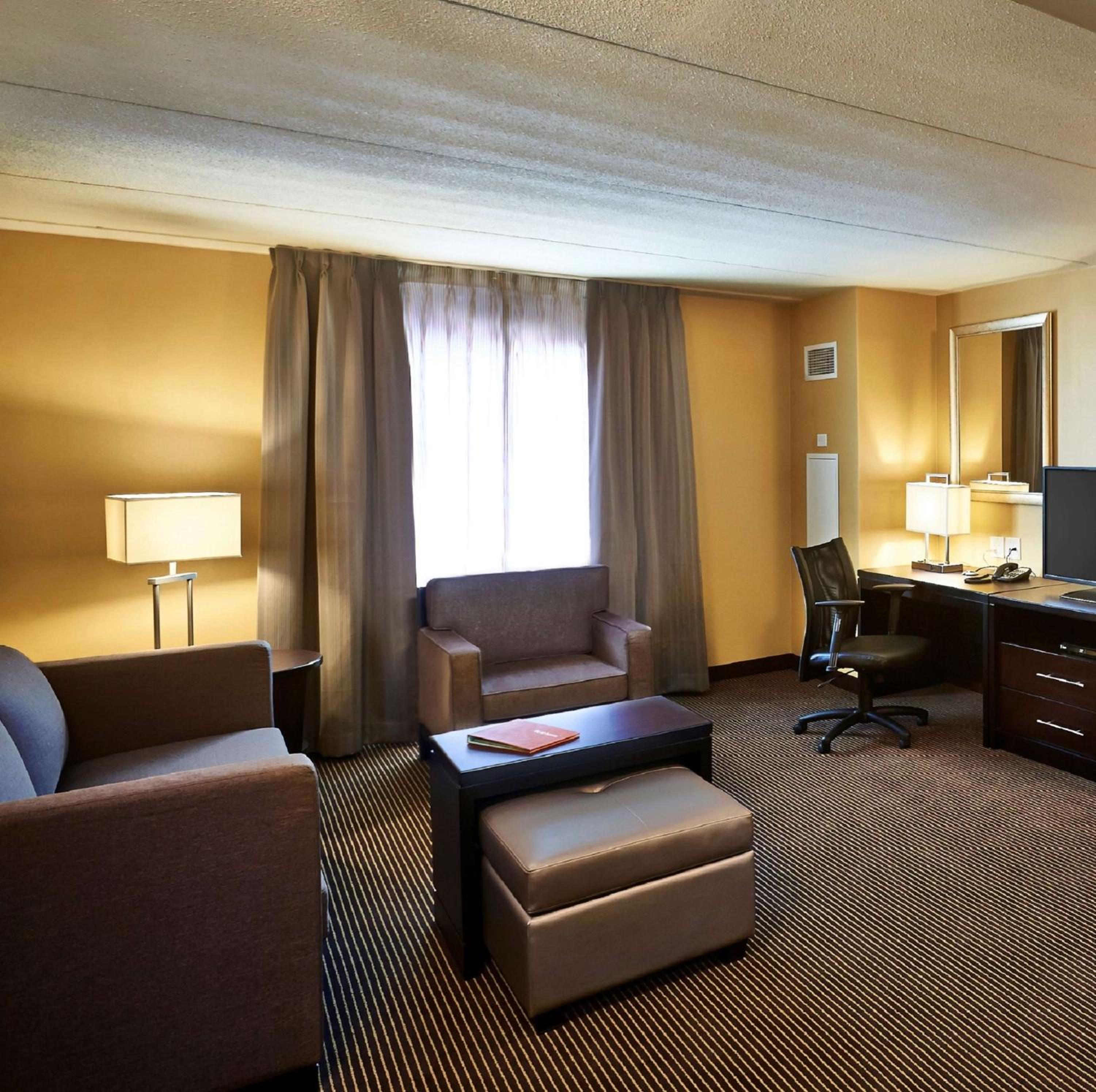 2 Queen Beds 1 Bedroom Suite Bathtub Non Smoking