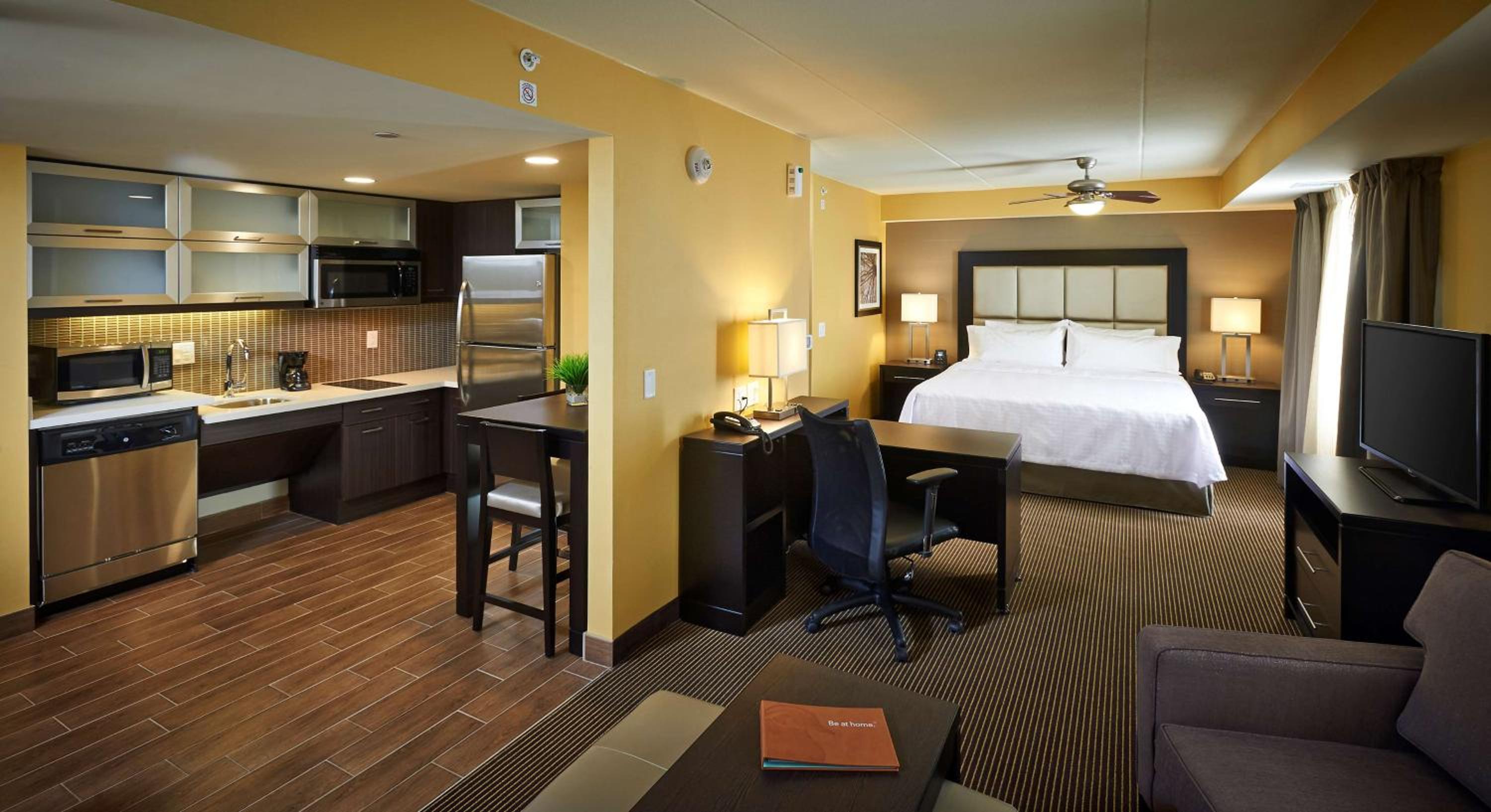King Studio Suite - Hearing Access/Non-Smoking