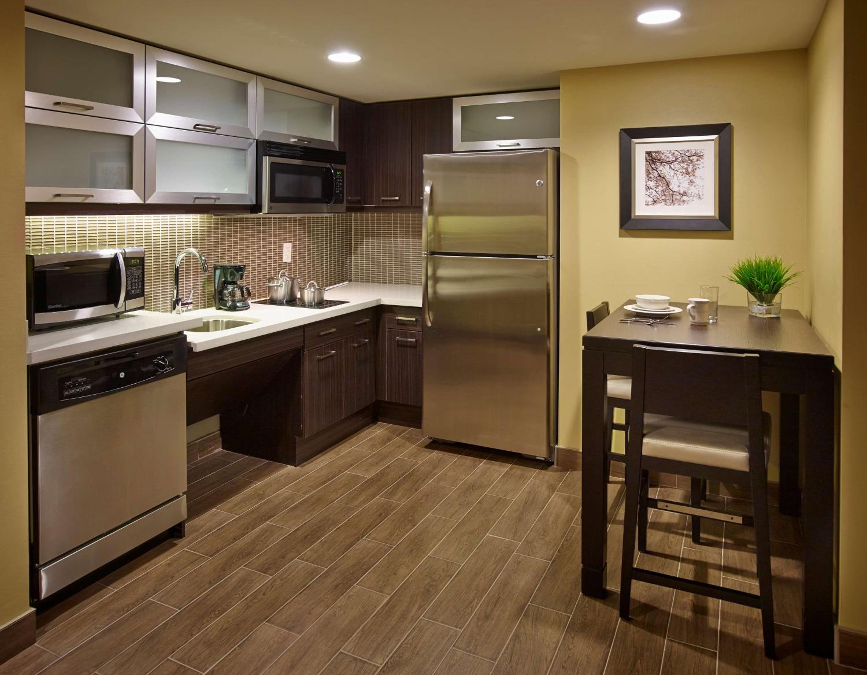 One-Bedroom King Suite - Non-Smoking