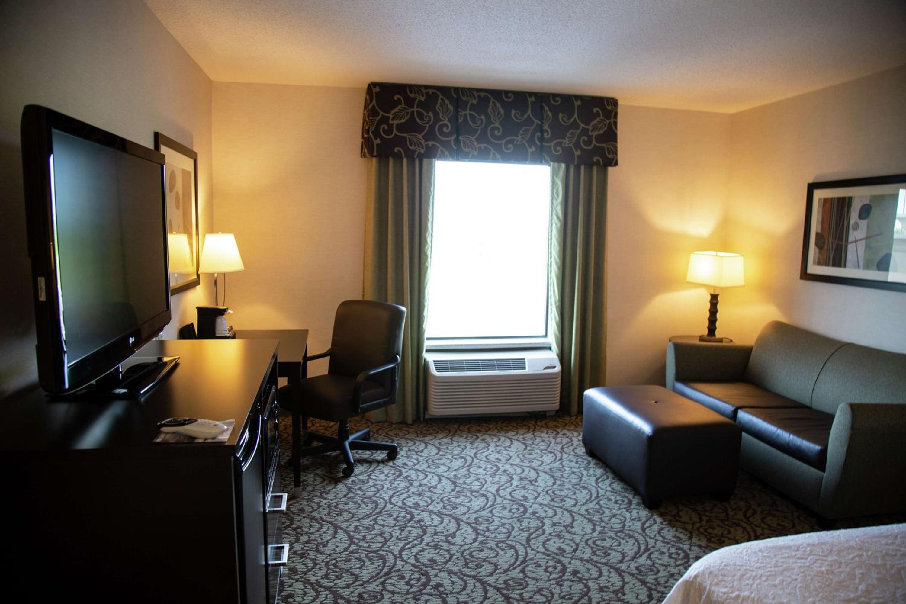 King Room with Sofa Bed - Non-Smoking - Photo 1