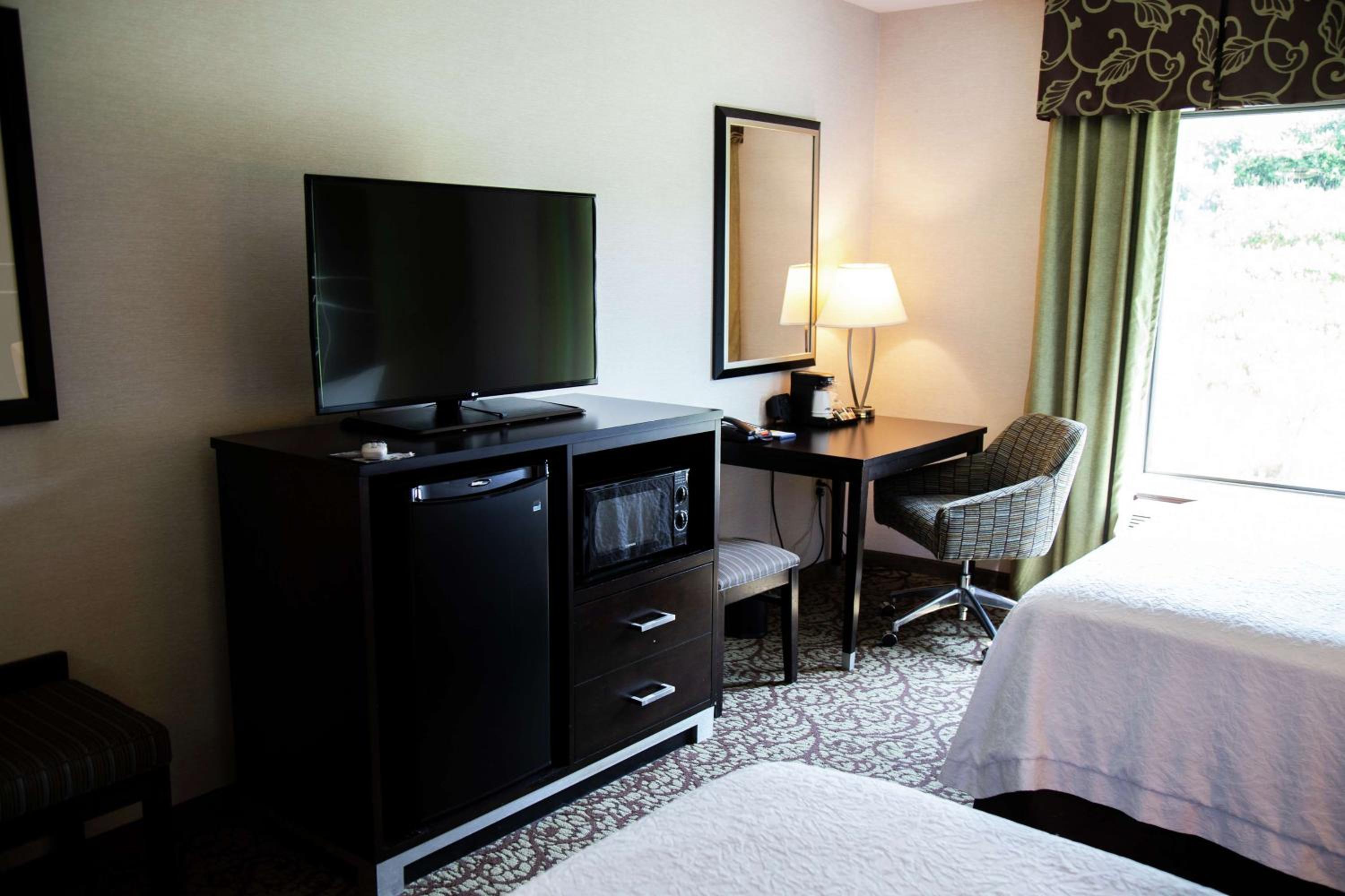 Room with Two Queen Beds - Non-Smoking - Photo 3