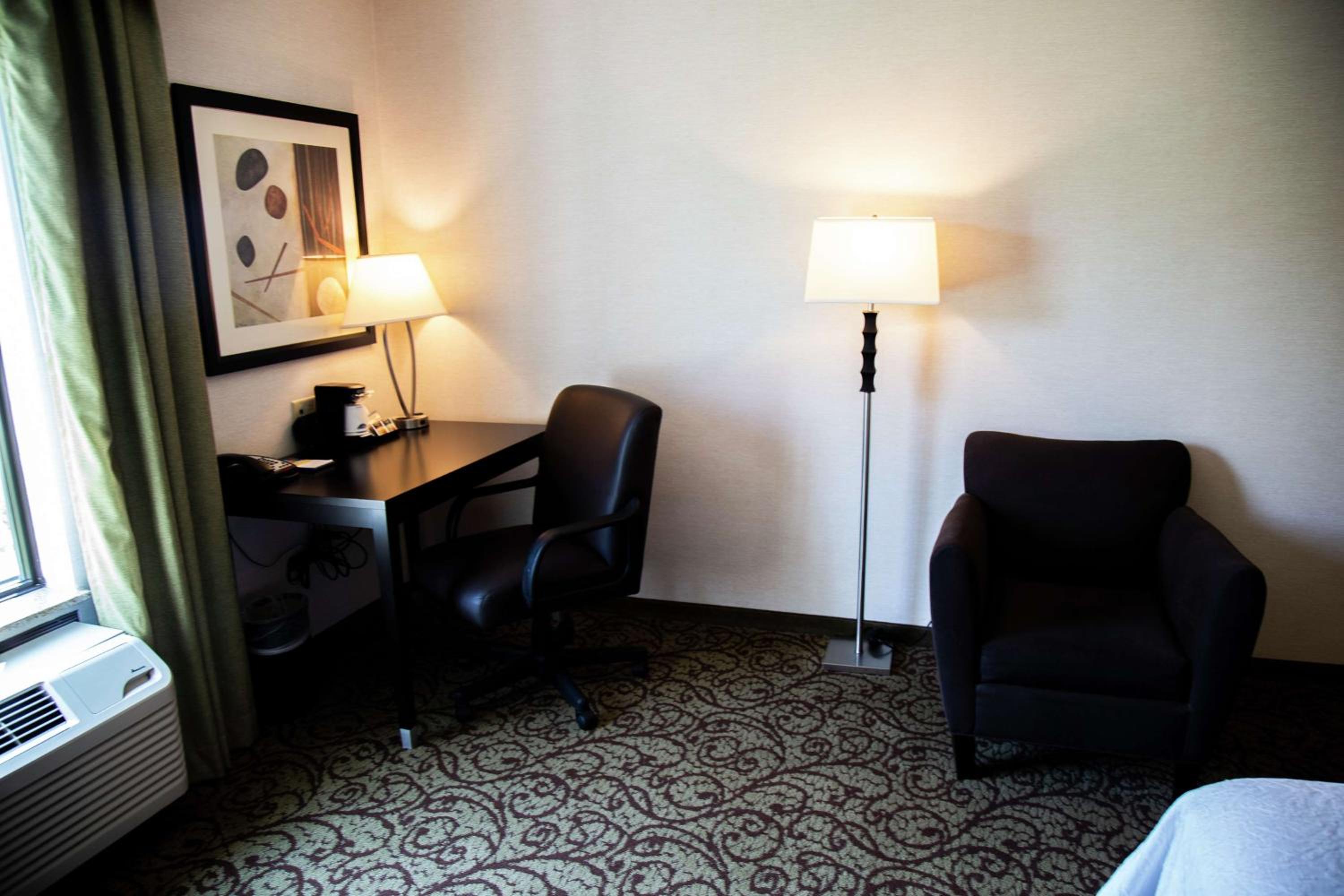 King Room with King Bed - Non-Smoking - Photo 1