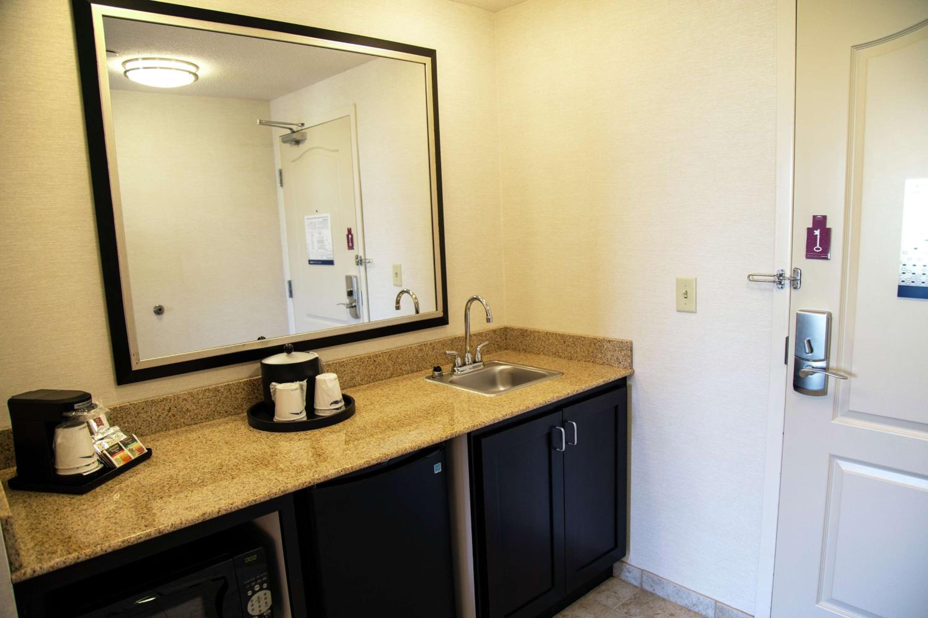 King Studio Suite - Non-Smoking - Photo 2