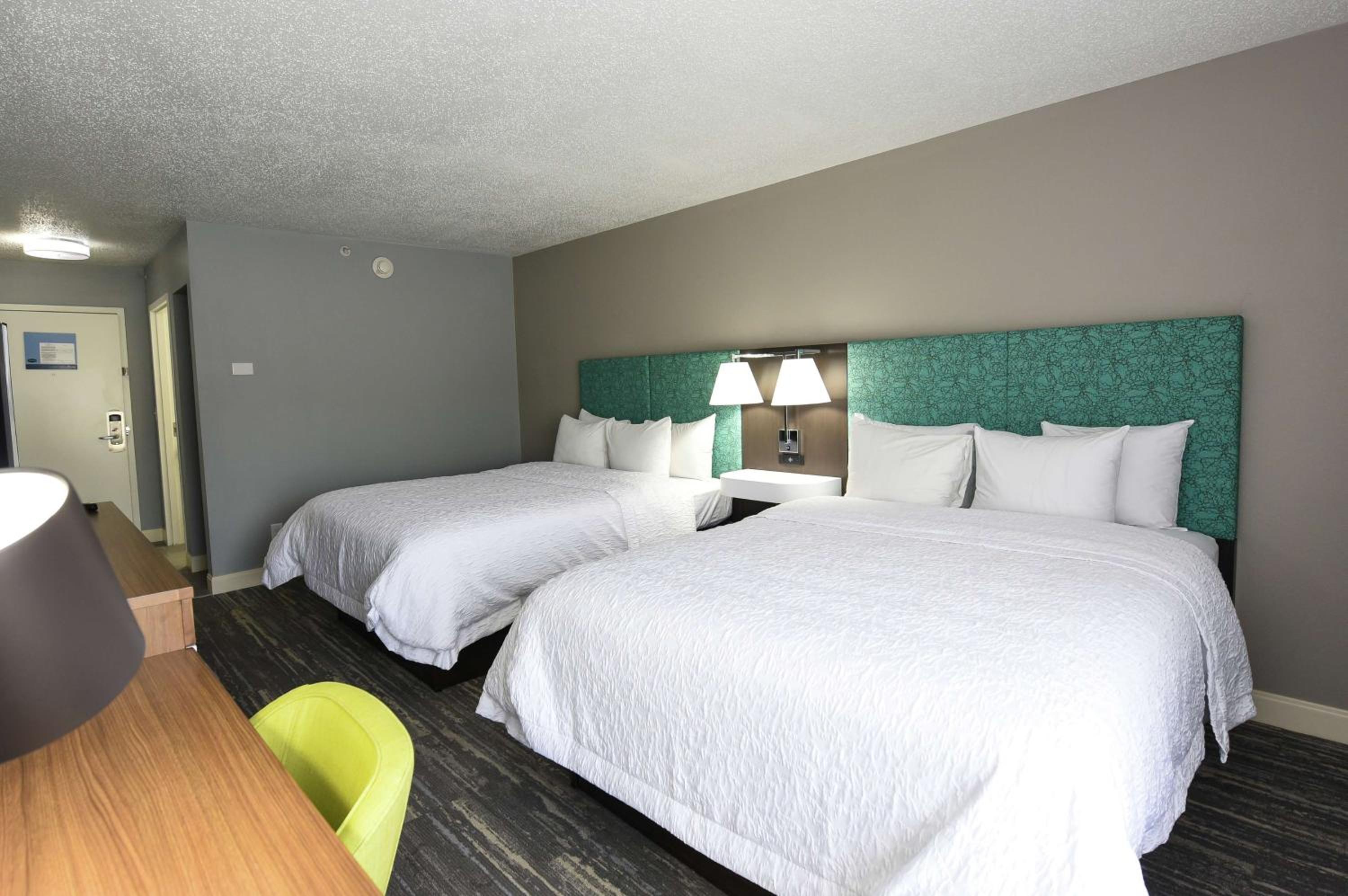 Double Room with Two Double Beds - Hearing Access/Non-Smoking - Photo 2