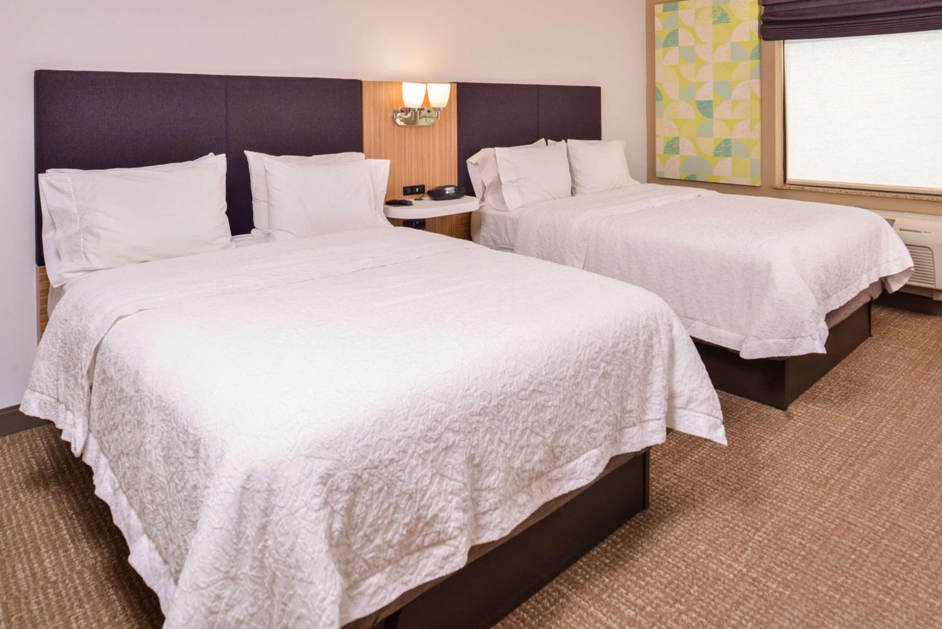 Room with Two Queen Beds - Non-Smoking - Photo 2