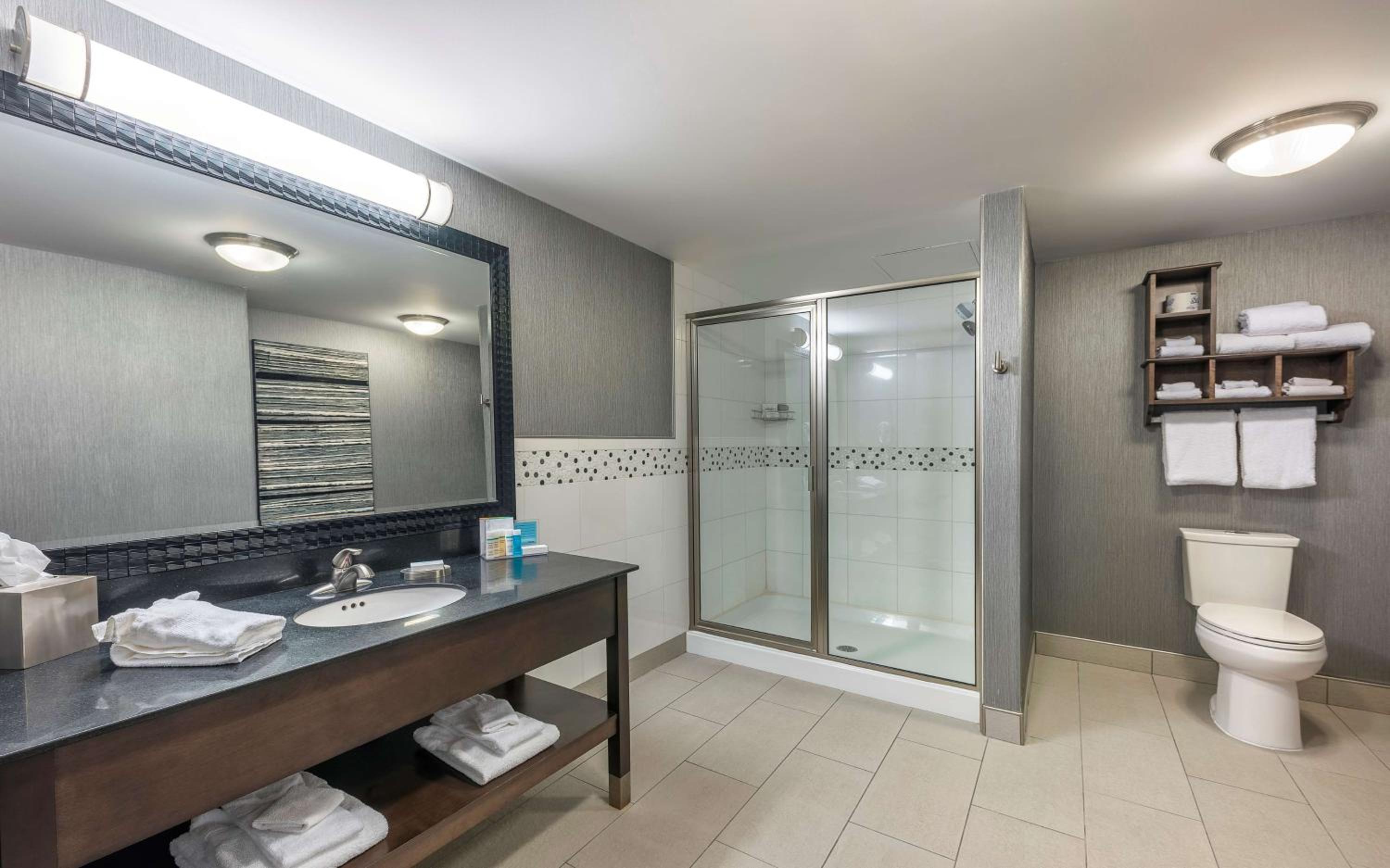 One-Bedroom King Suite - Non-Smoking - Photo 2