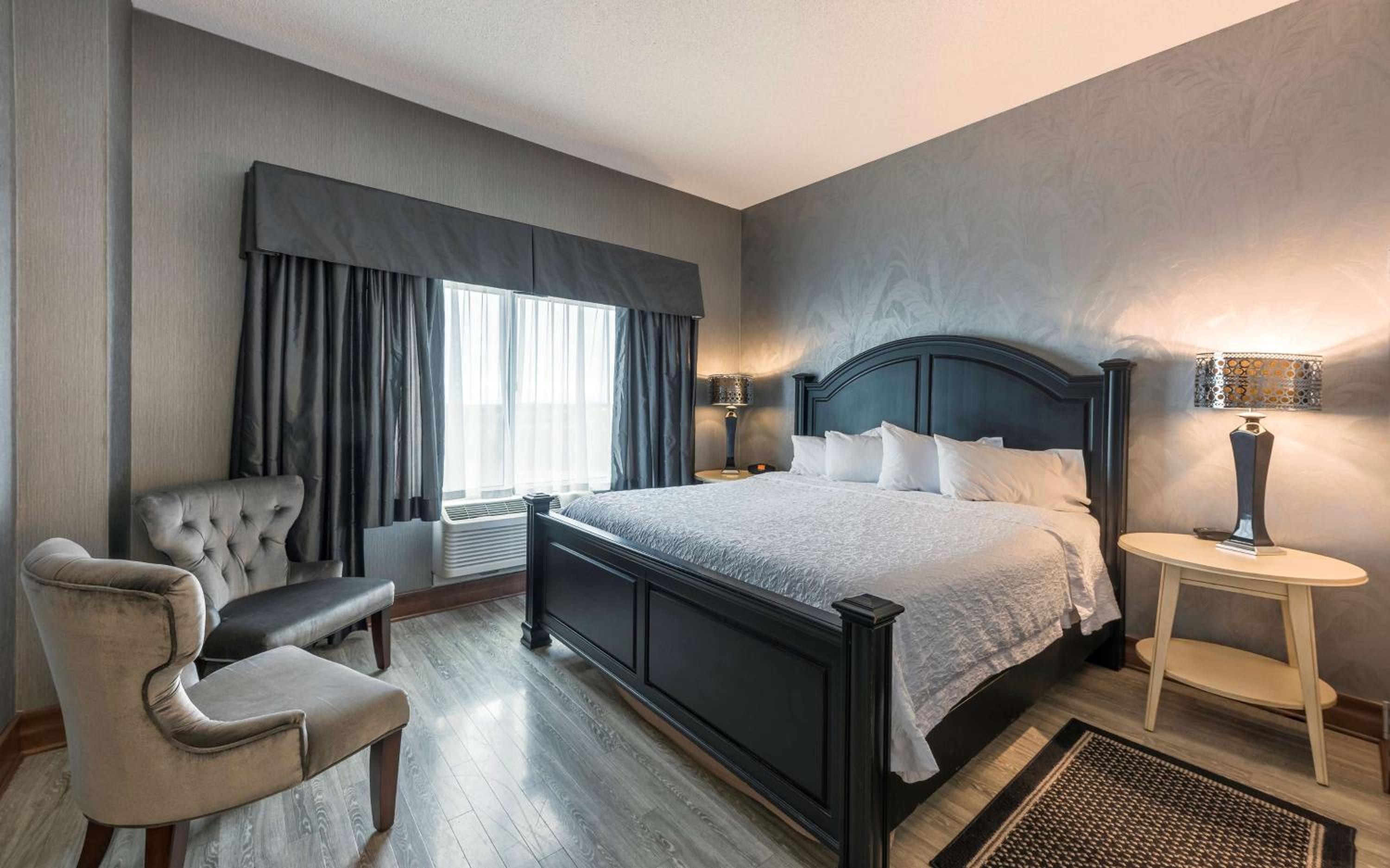 One-Bedroom King Suite - Non-Smoking - Photo 1