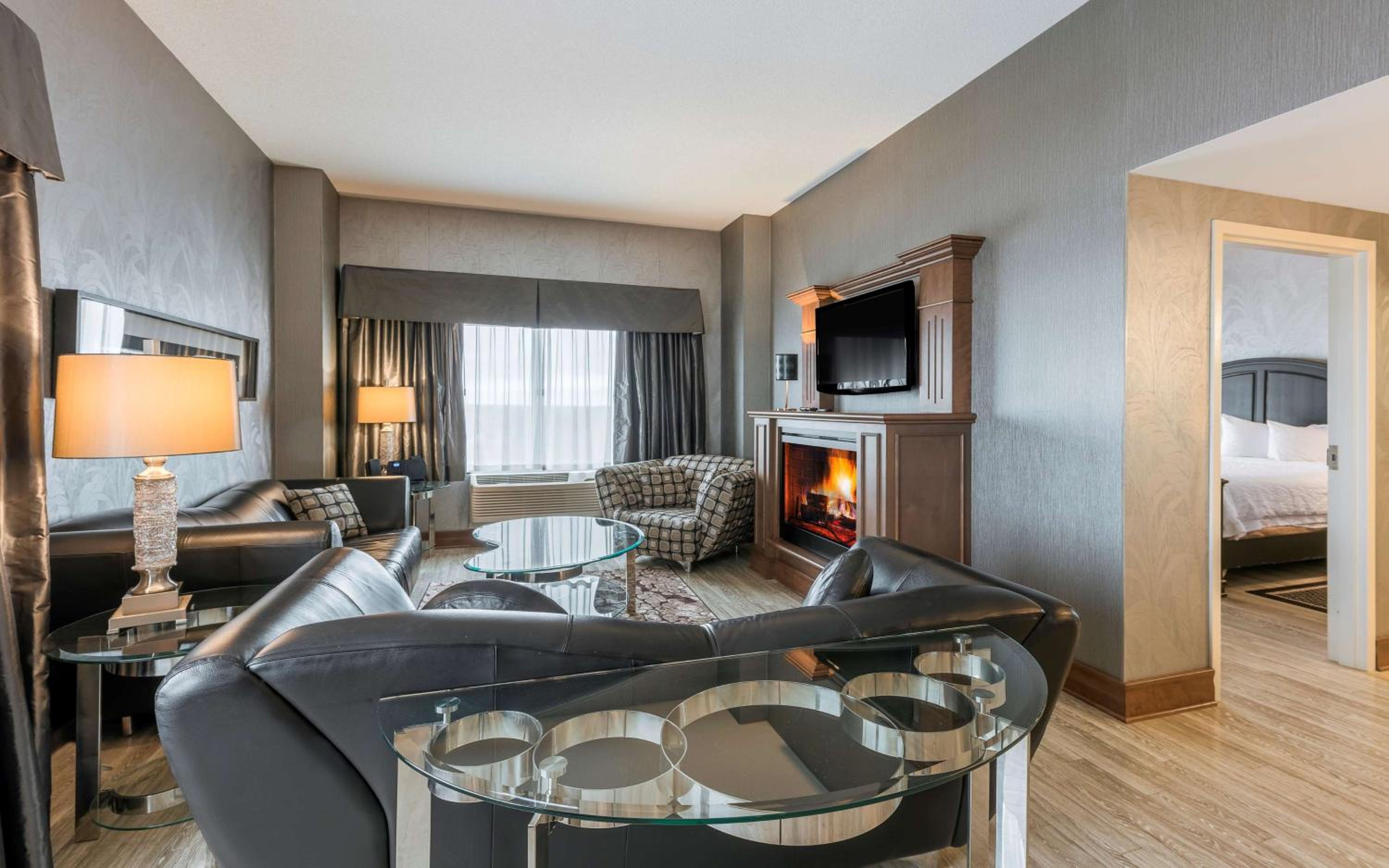 One-Bedroom King Suite - Non-Smoking - Photo 4