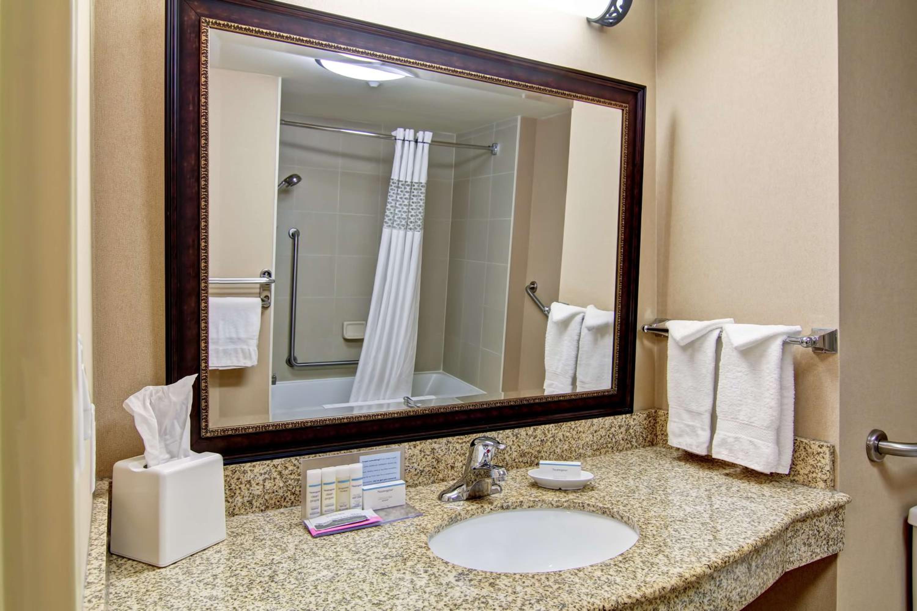 King Room - Disability Access/Non-Smoking - Photo 3
