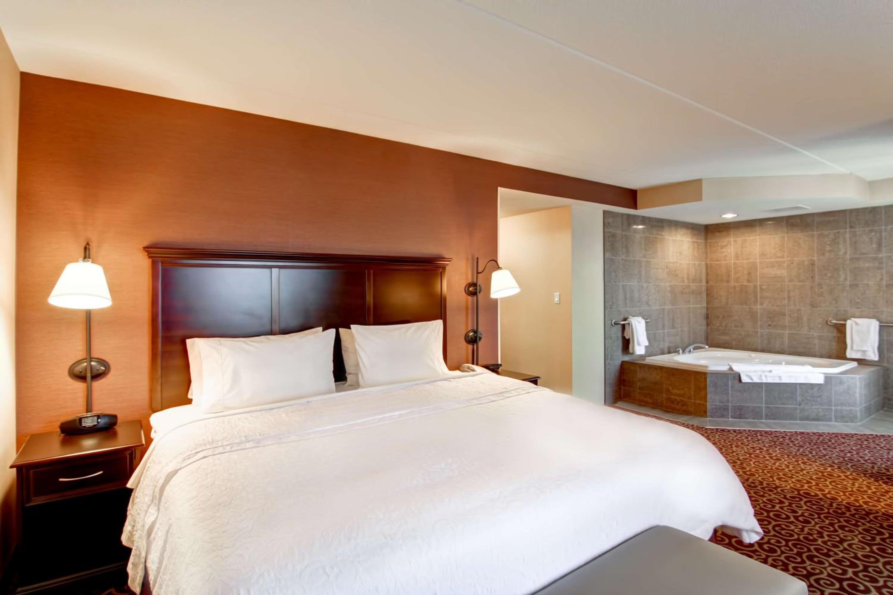 Deluxe King Room with Whirpool - Non-Smoking - Photo 3