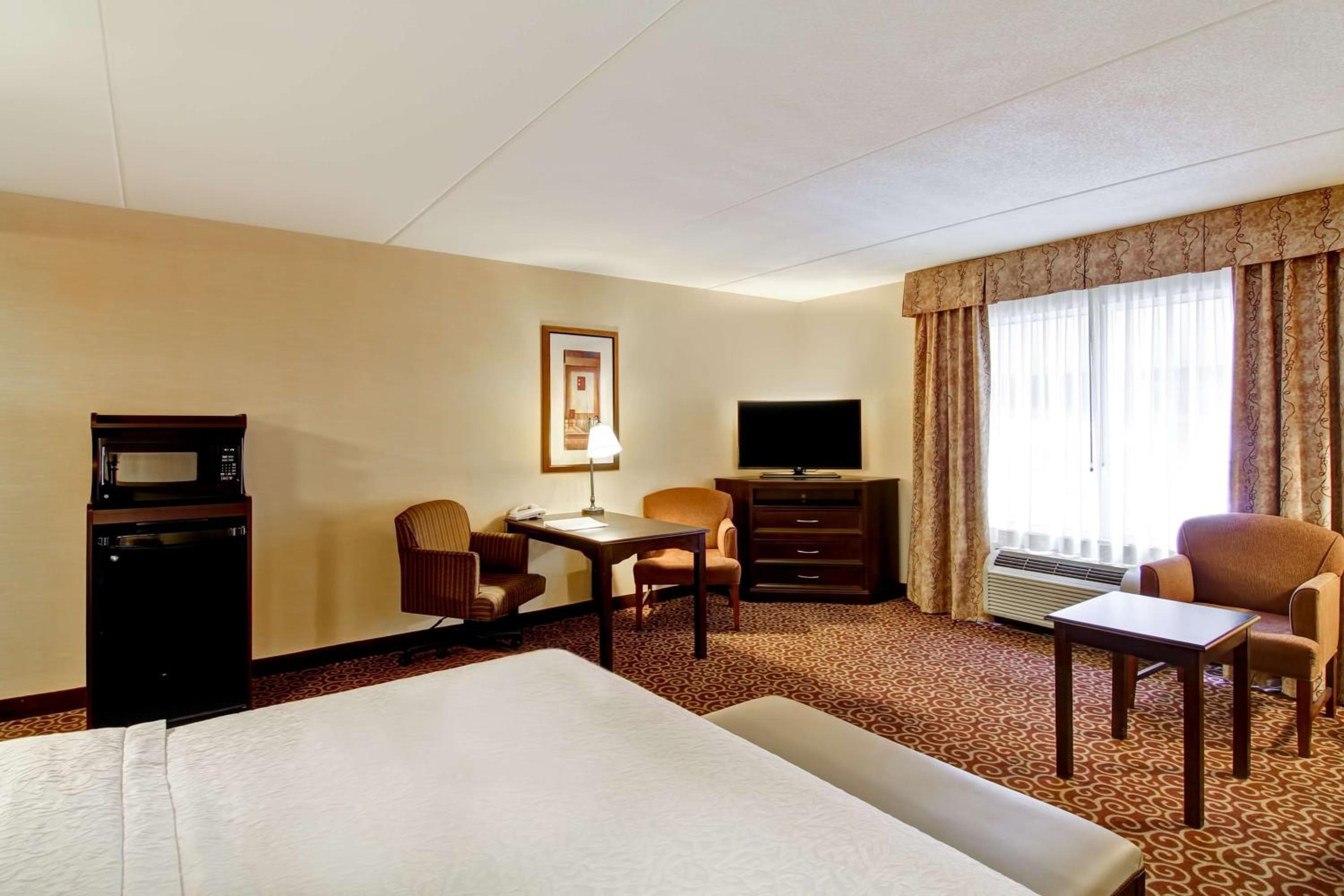 King Room with Sofa Bed - Disability Access/Non-Smoking - Photo 2