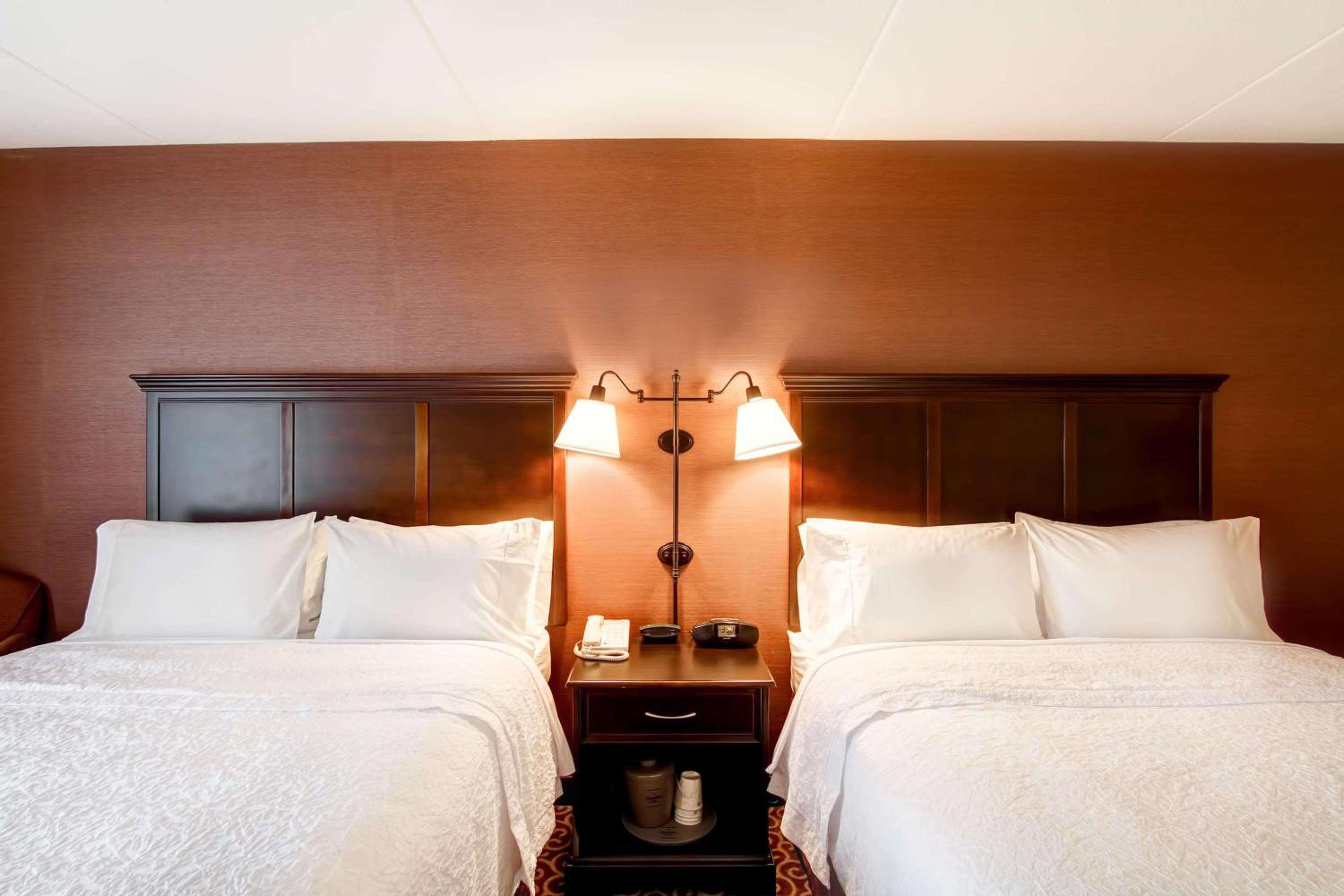 Room with Two Queen Beds - Non-Smoking - Photo 2