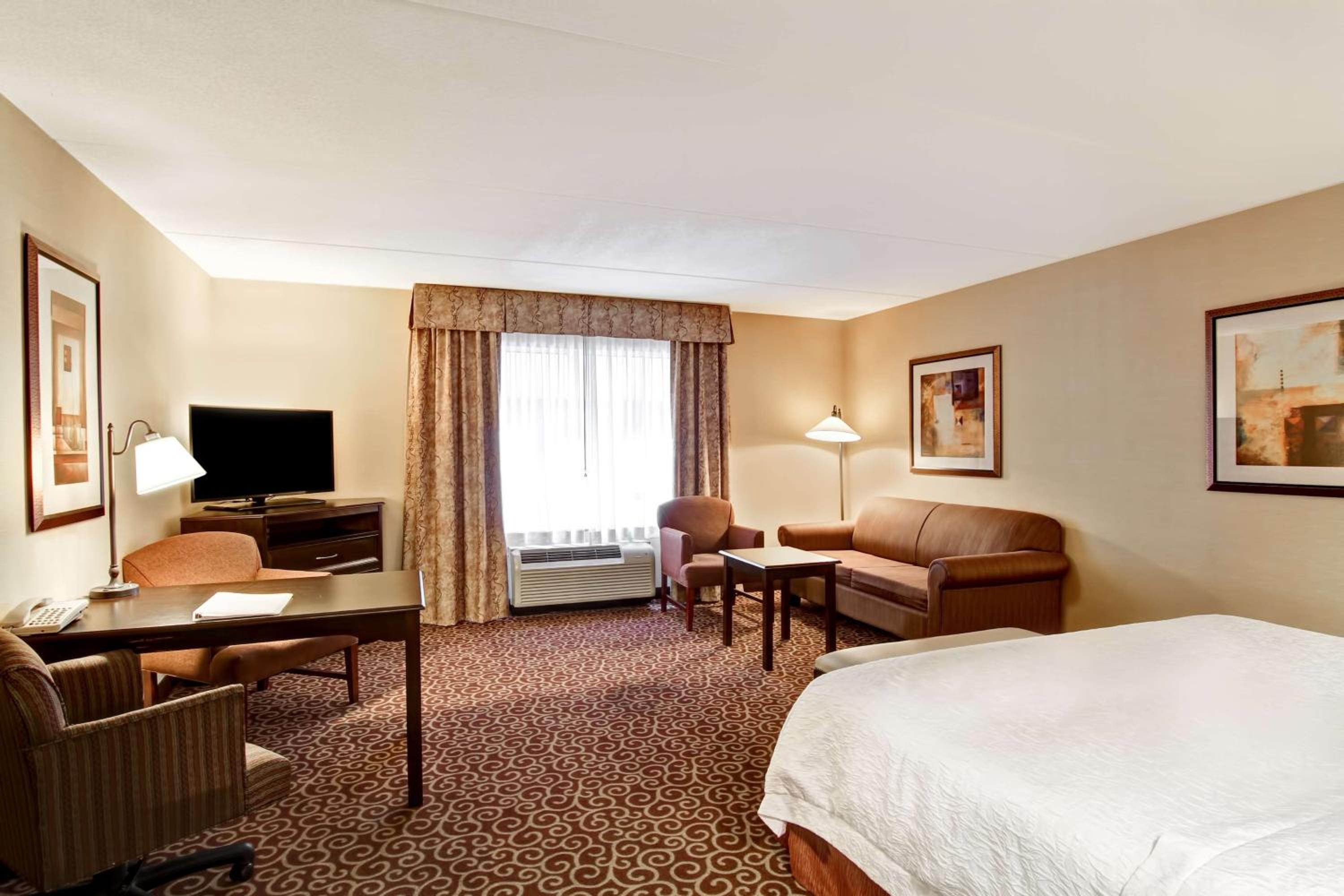 King Room with Sofa Bed - Disability Access/Non-Smoking - Photo 5