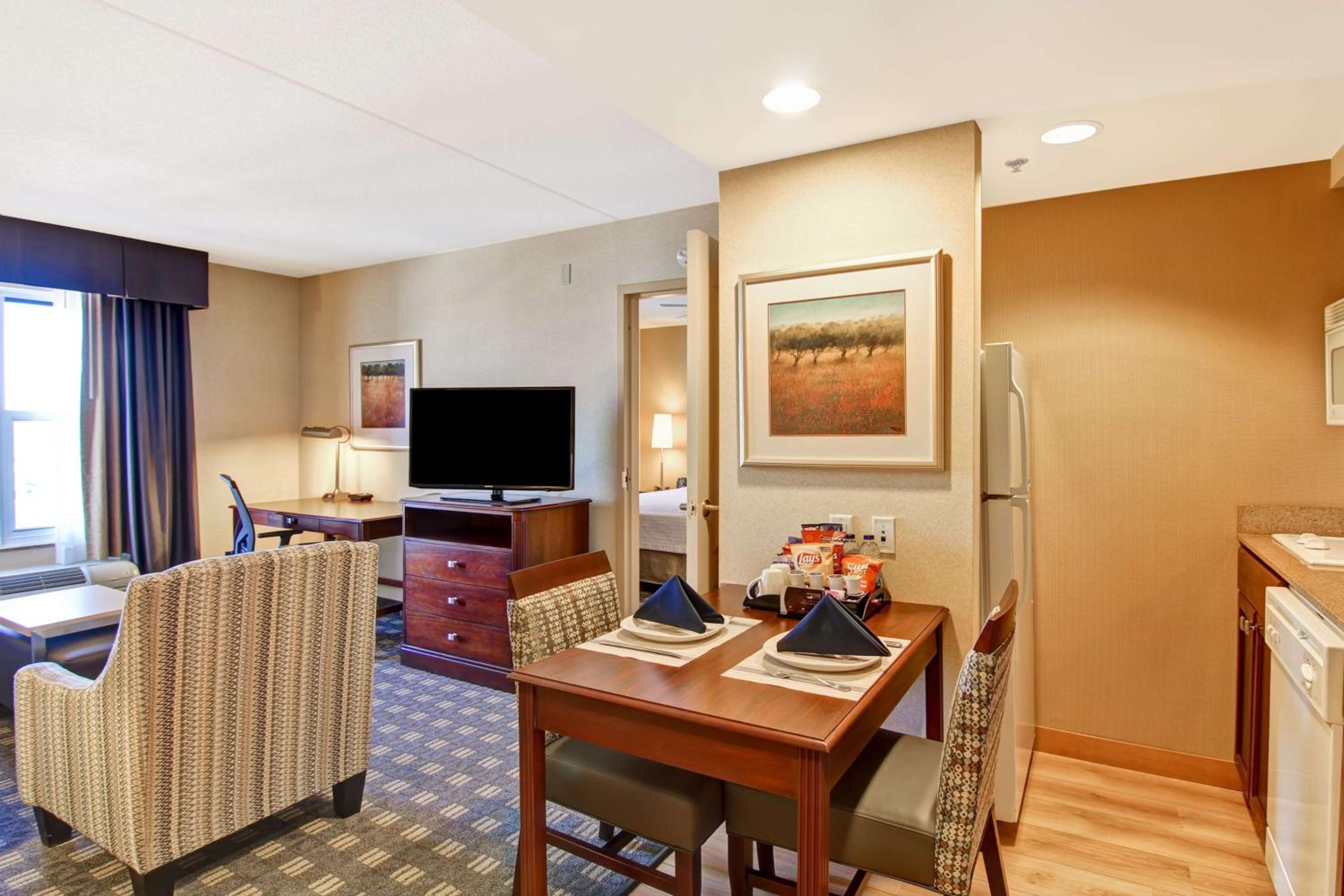 One-Bedroom Premium King Suite - Non-Smoking - Photo 2