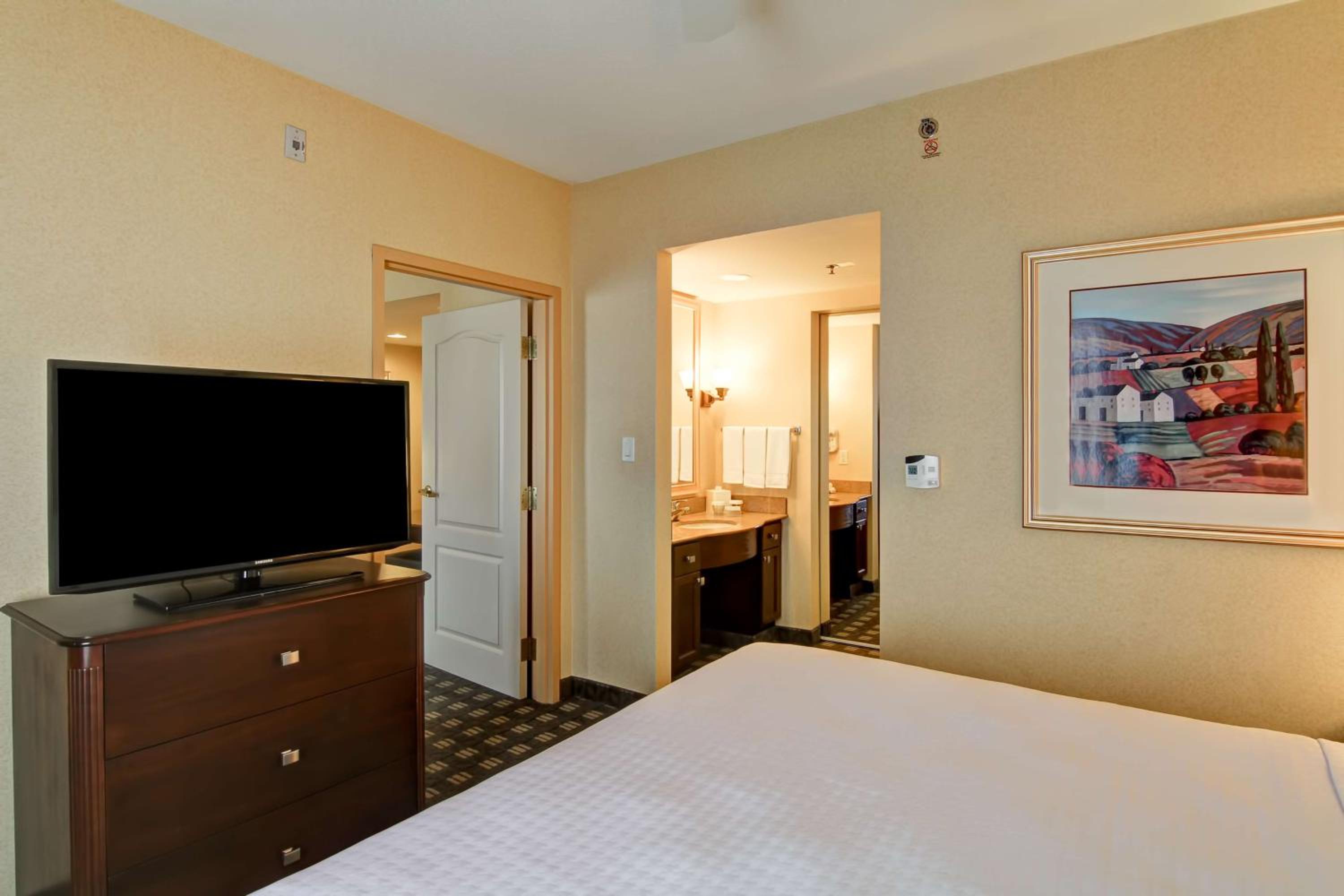 One-Bedroom King Suite - Non-Smoking - Photo 1