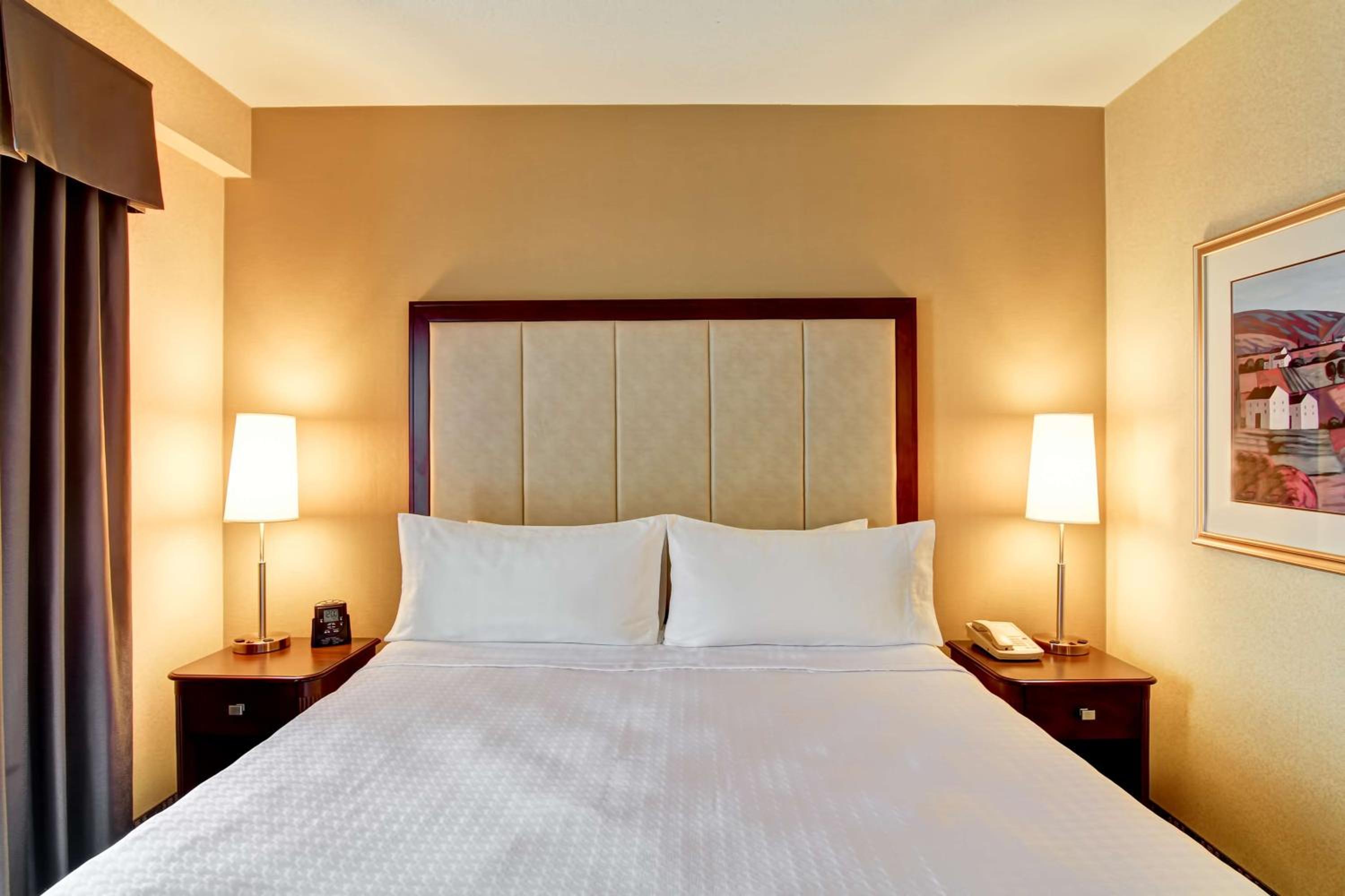 One-Bedroom King Suite - Non-Smoking - Photo 3