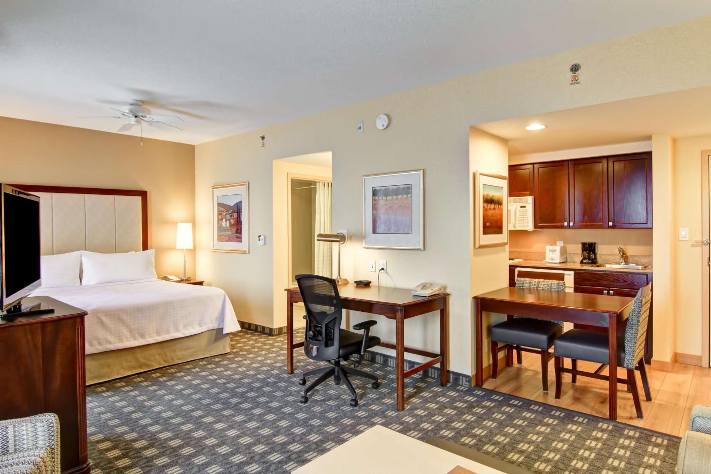 King Studio Suite - Non-Smoking - Photo 3