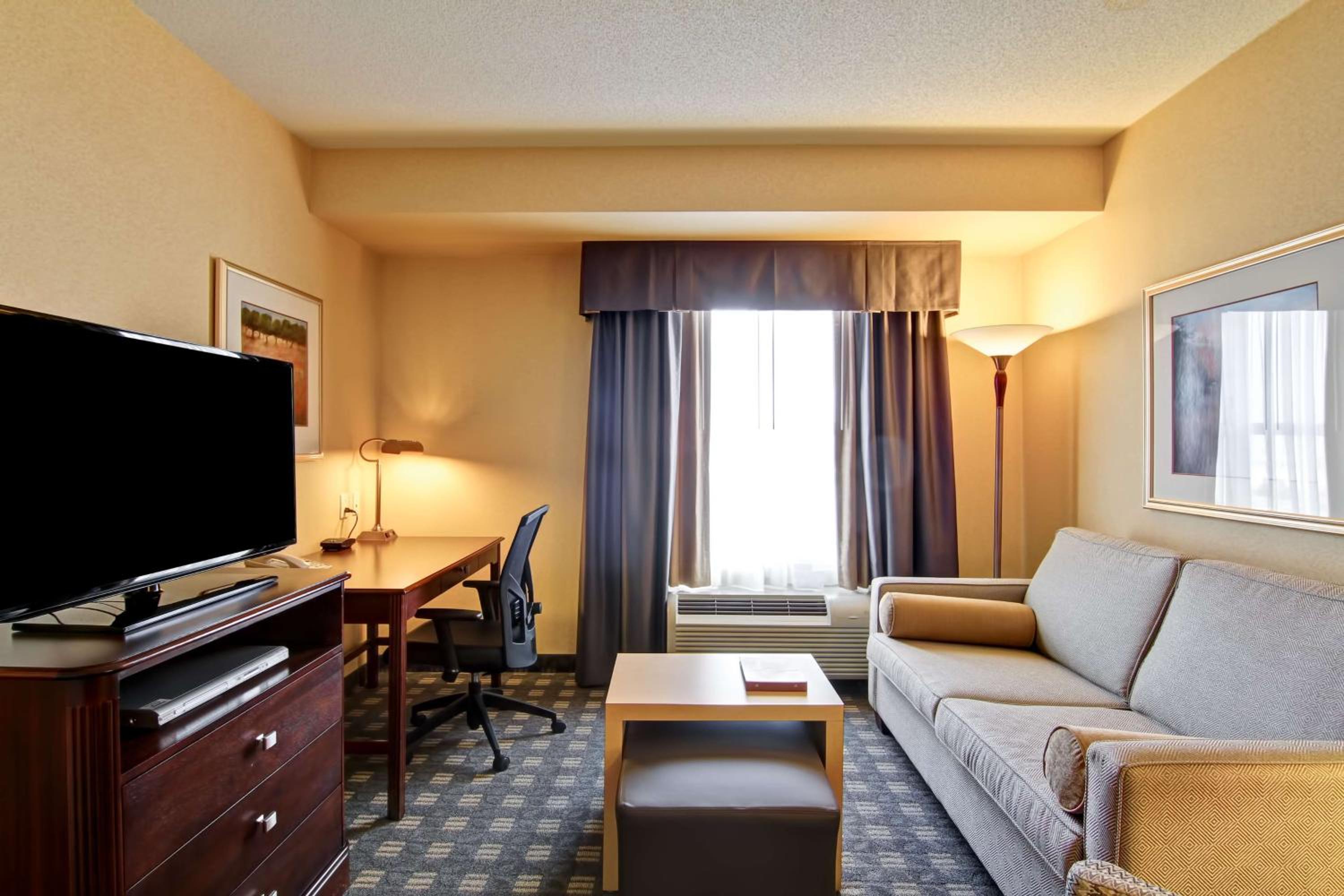 One-Bedroom King Suite - Non-Smoking - Photo 4